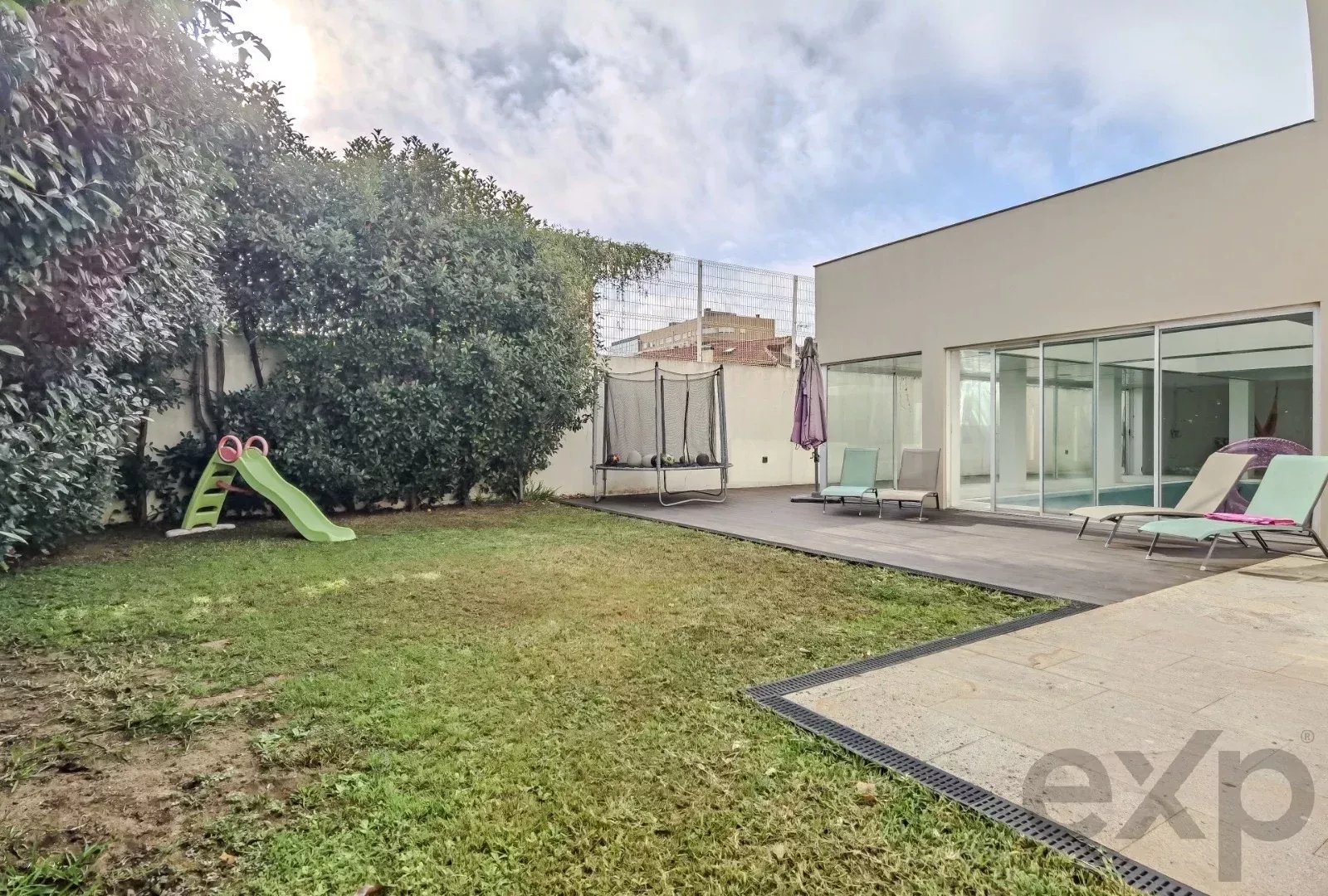 Moradia à venda em São Mamede de Infesta e Senhora da Hora, Avenida Manuel Pinto de Azevedo 61/65, 4460-052 São Mamede de Infesta e Senhora da Hora, 481 m²