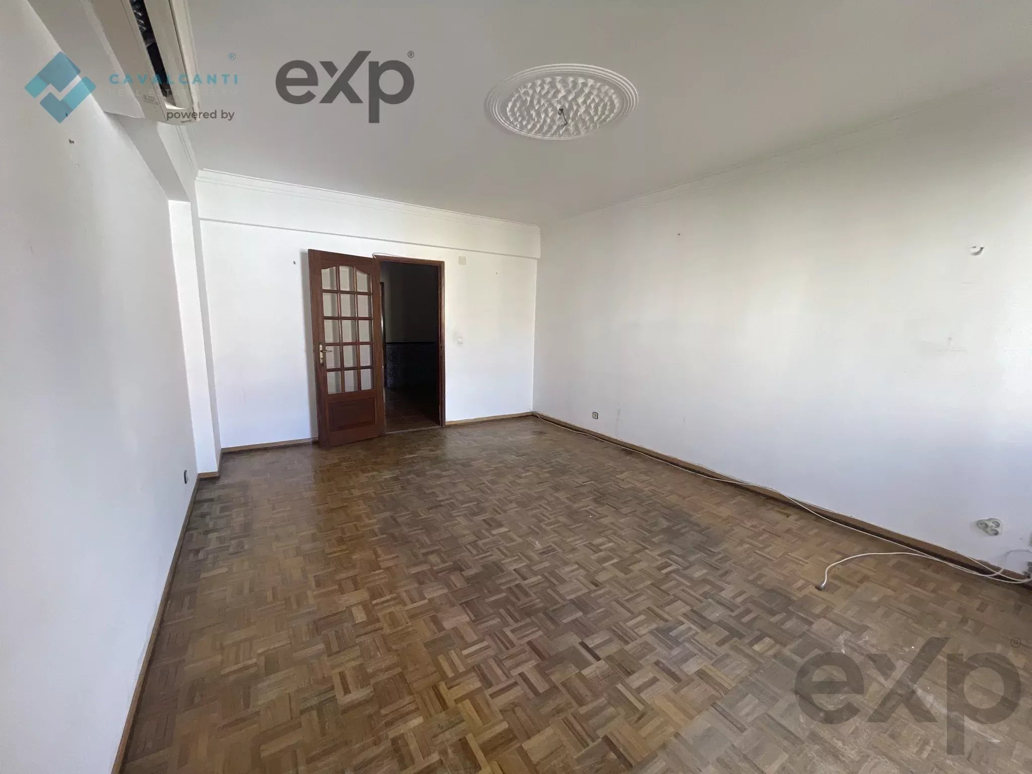 Amadora - Casal de São Brás - T3 Grandes Áreas com Excelente Potencial 87252677 image 27