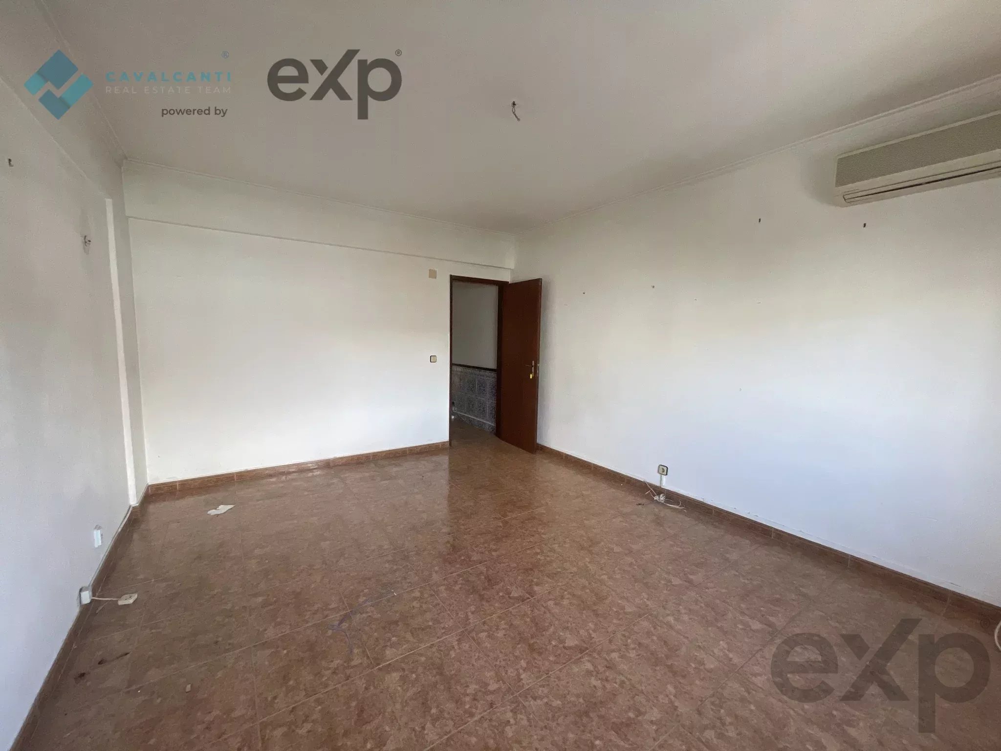 Amadora - Casal de São Brás - T3 Grandes Áreas com Excelente Potencial 87252677 image 21