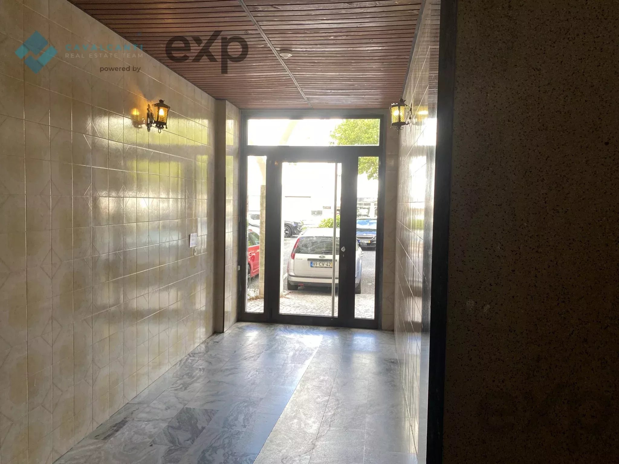 Apartamento T3 Grandes Áreas com Excelente Potencial