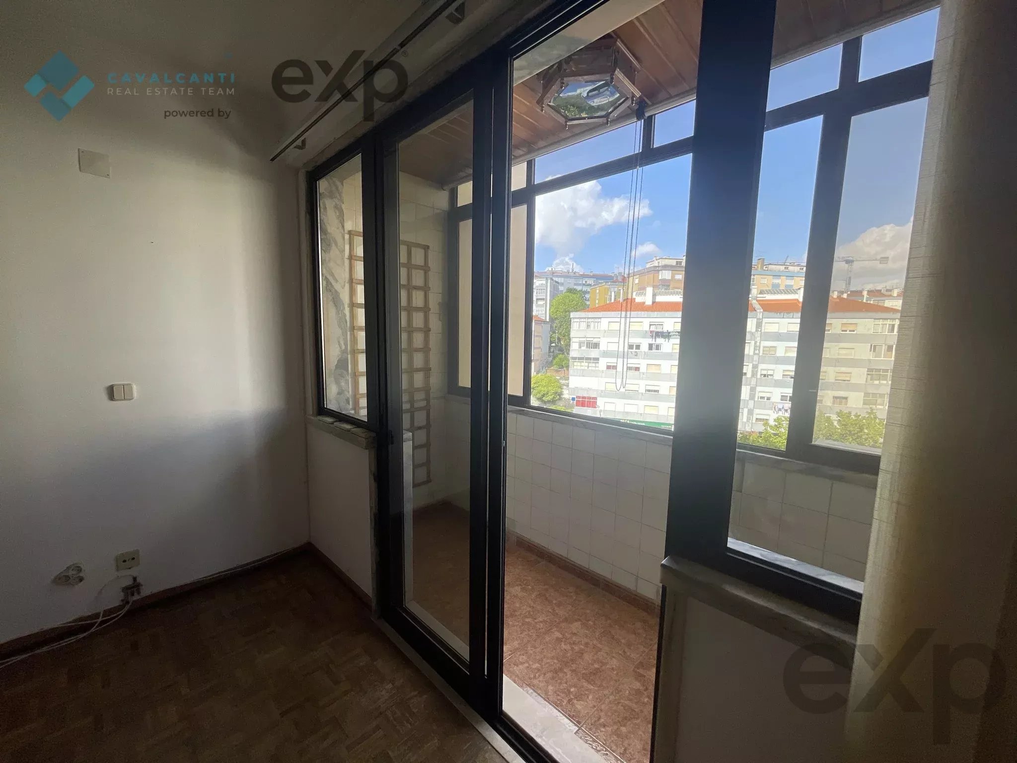Amadora - Casal de São Brás - T3 Grandes Áreas com Excelente Potencial 87252677 image 19