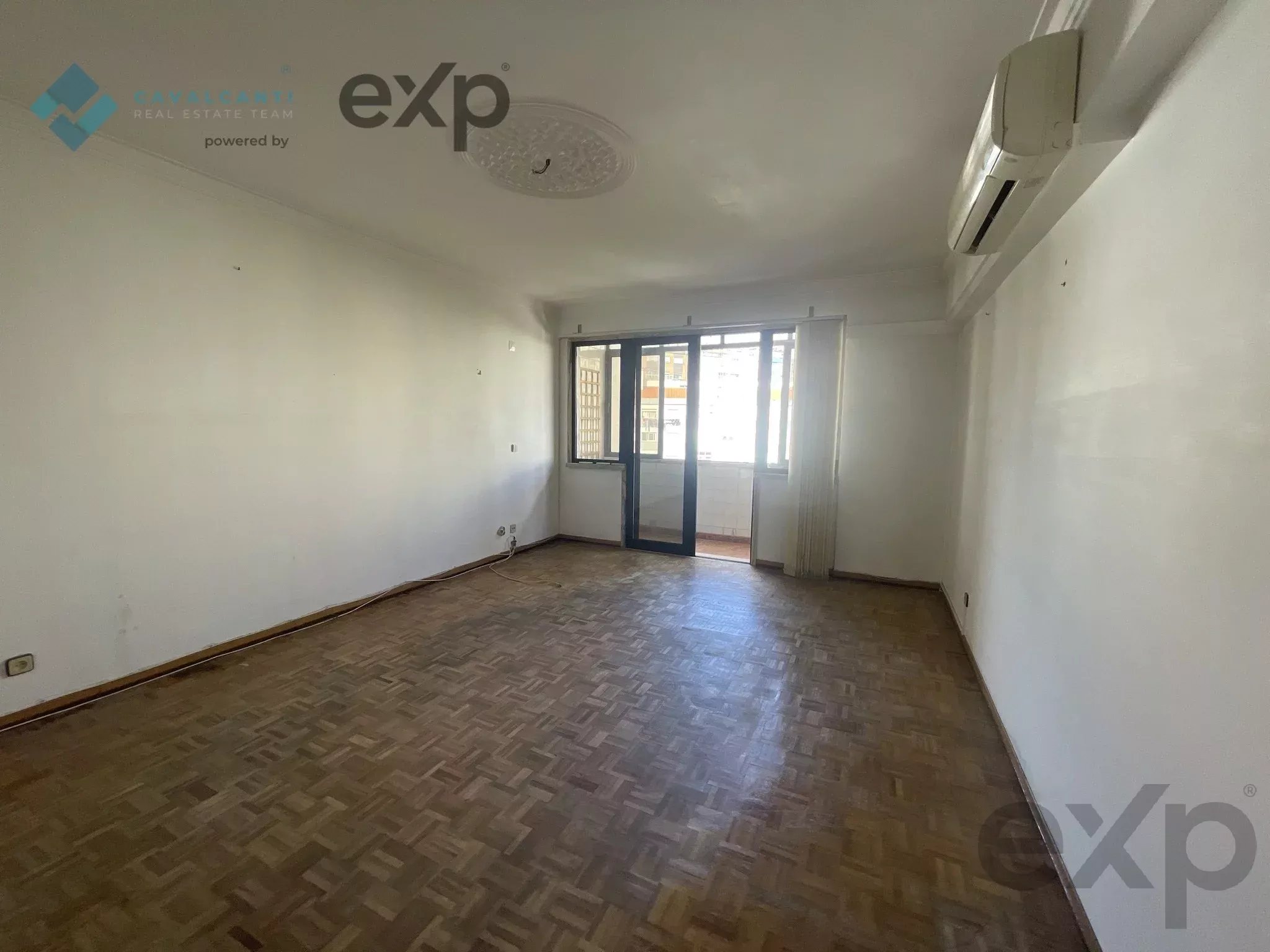 Amadora - Casal de São Brás - T3 Grandes Áreas com Excelente Potencial 87252677 image 29