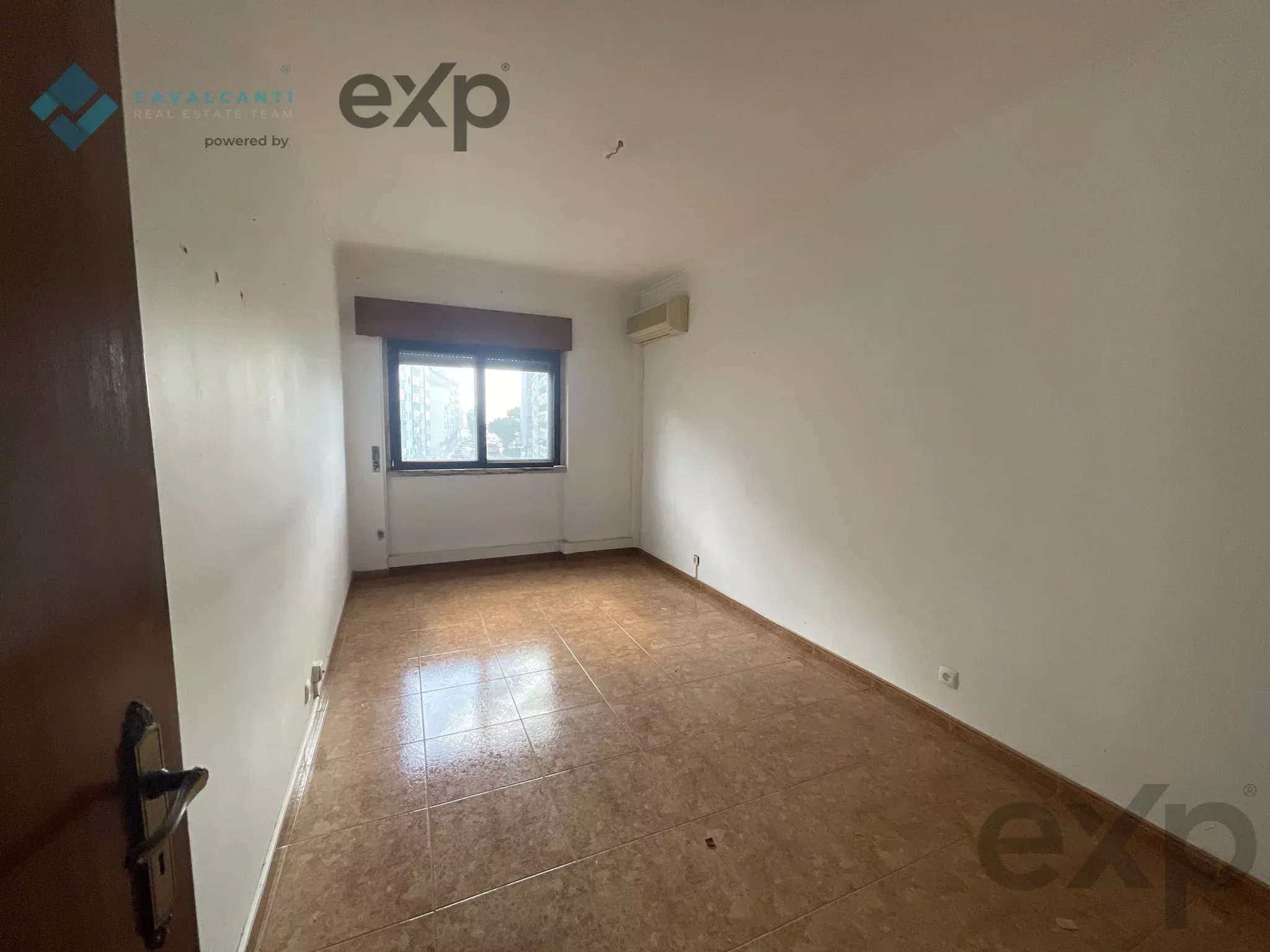 Amadora - Casal de São Brás - T3 Grandes Áreas com Excelente Potencial 87252677 image 45