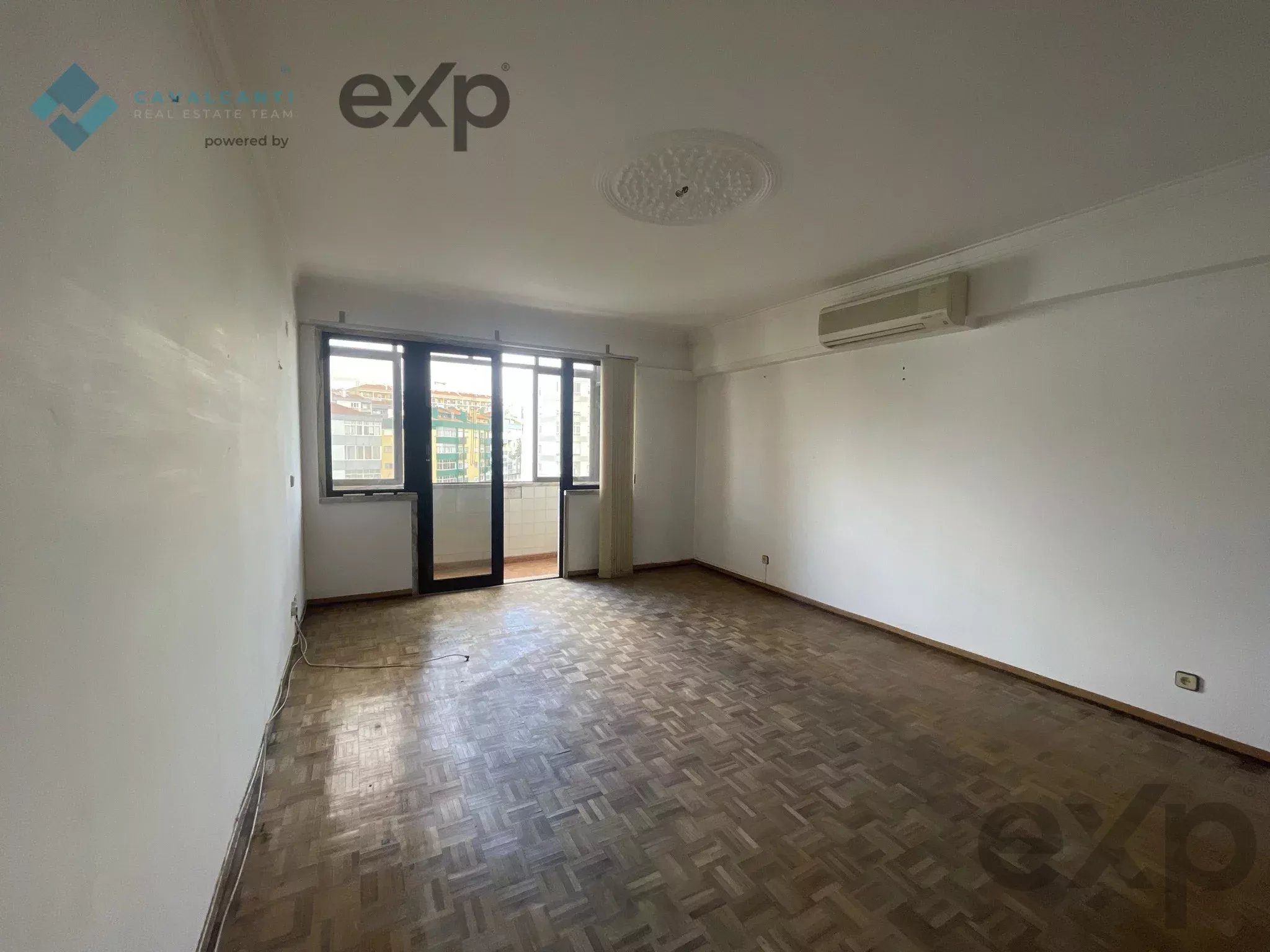 Amadora - Casal de São Brás - T3 Grandes Áreas com Excelente Potencial 87252677 image 14