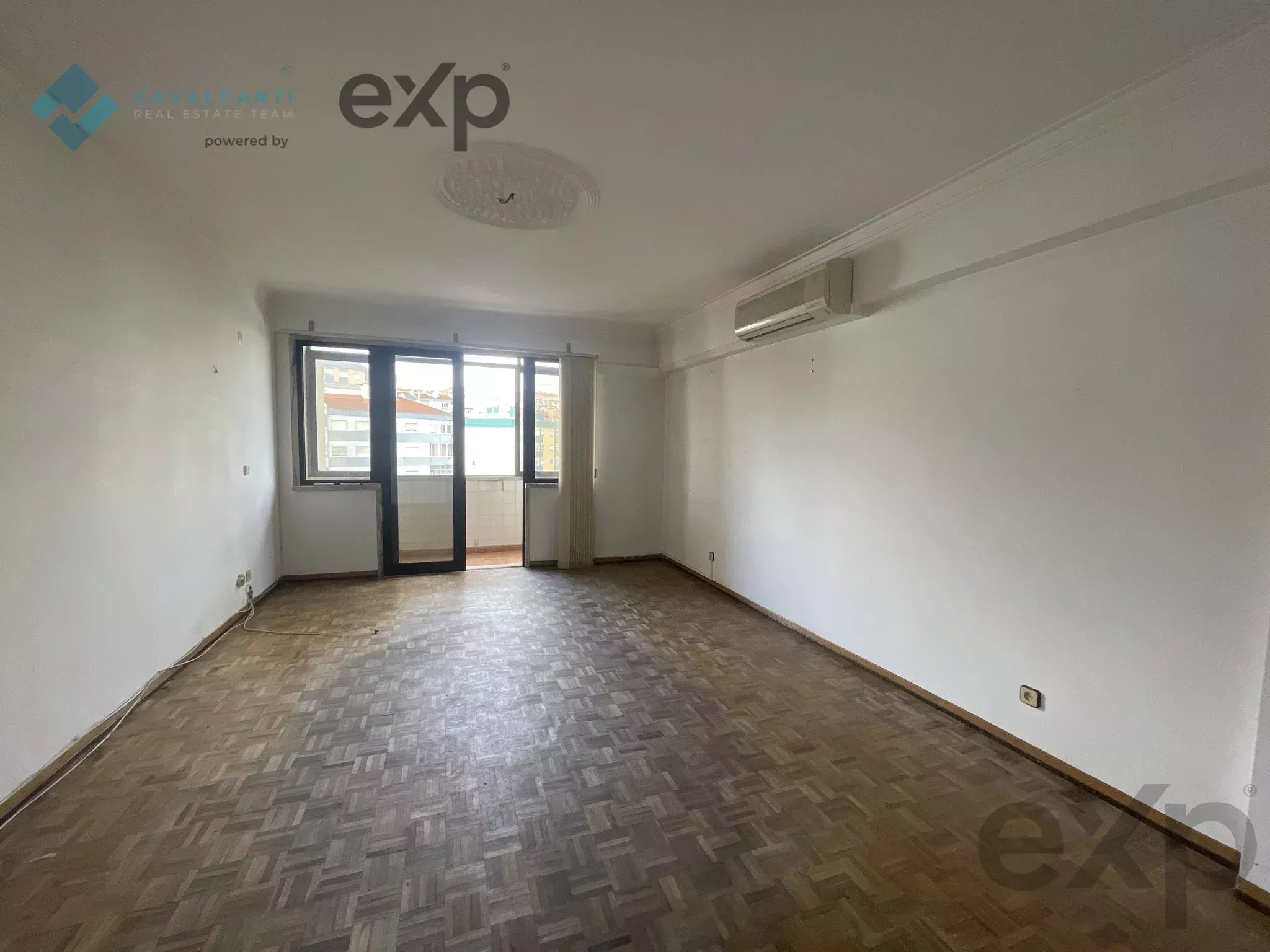 Amadora - Casal de São Brás - T3 Grandes Áreas com Excelente Potencial 87252677 image 12