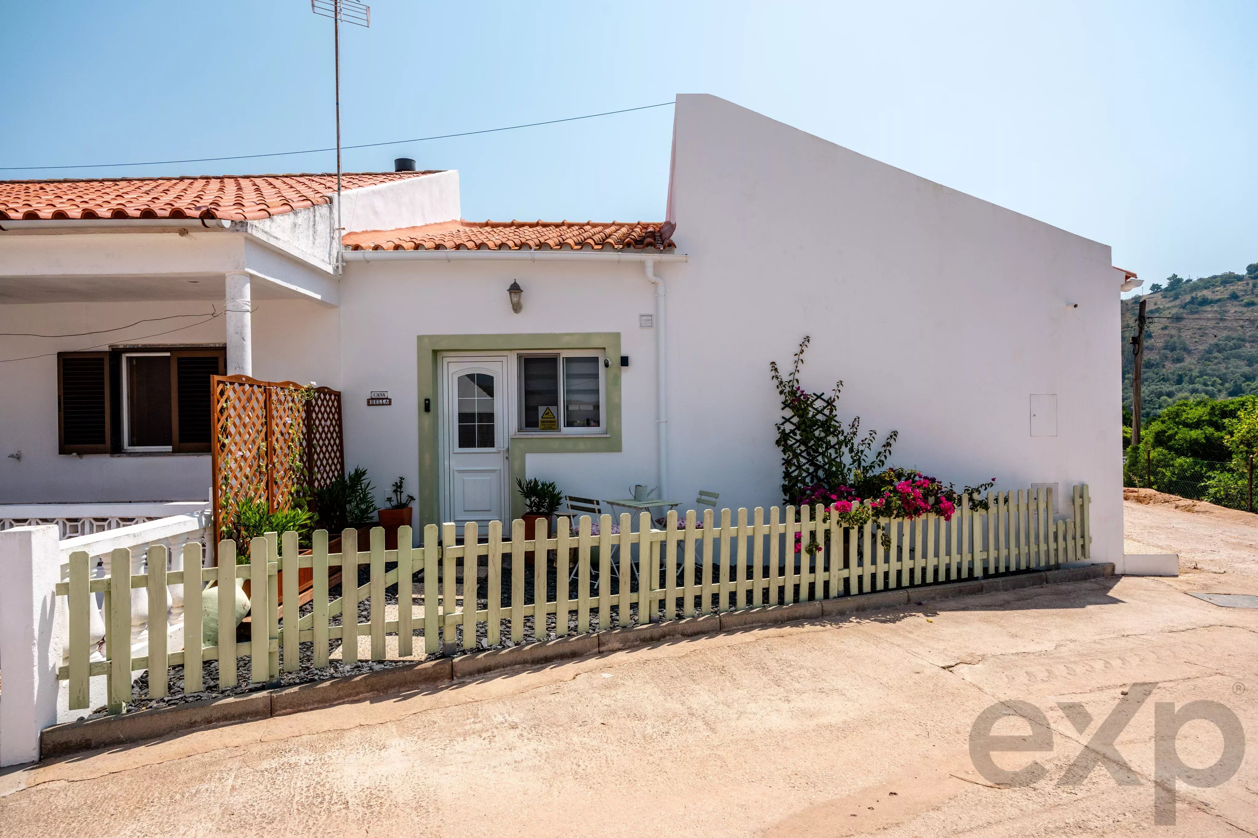 Casa lindamente renovada de 2 quartos com jardim paisagístico e cabana de madeira entre Messines e Silves 87259336 image 2