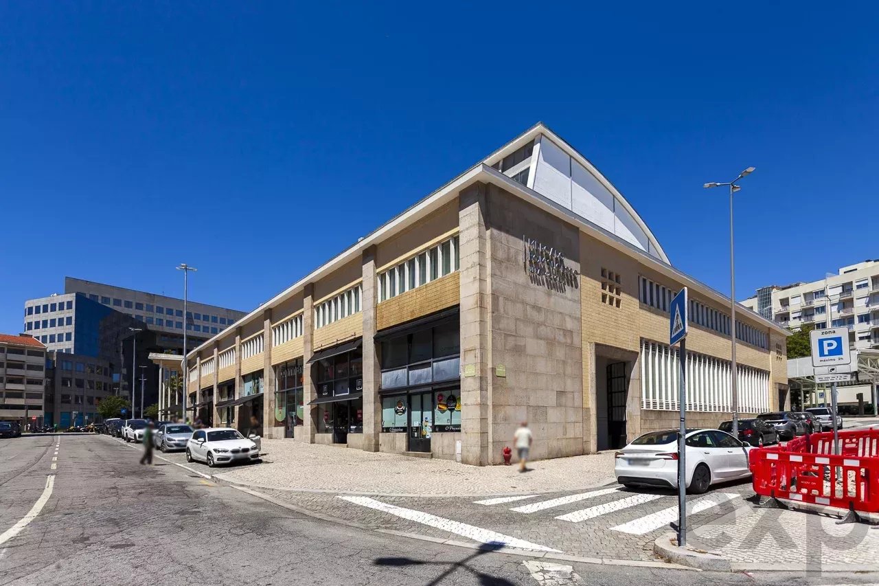 Loja de comércio à venda em Porto, Praça do Bom Sucesso 34, 4150-143 Porto, 65 m²