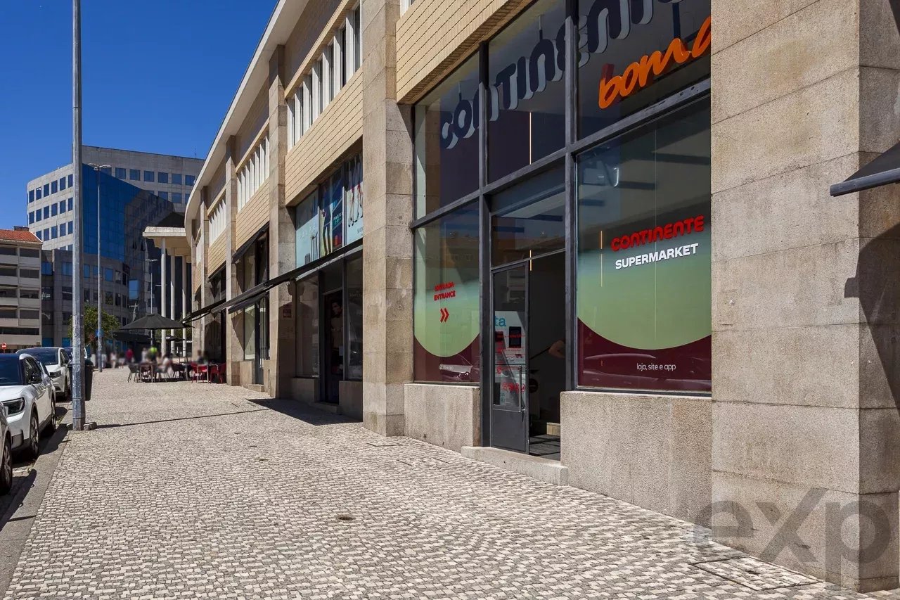 Loja de comércio à venda em Porto, Praça do Bom Sucesso 34, 4150-143 Porto, 65 m²