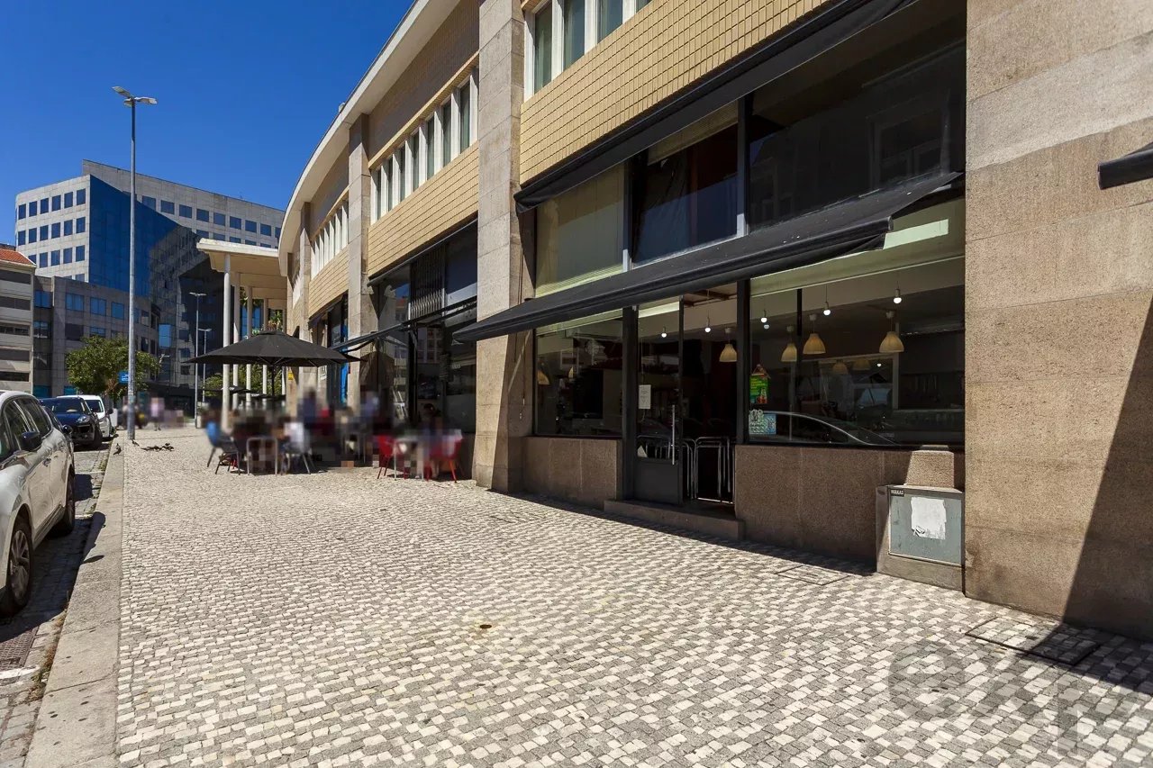 Loja de comércio à venda em Porto, Praça do Bom Sucesso 34, 4150-143 Porto, 65 m²
