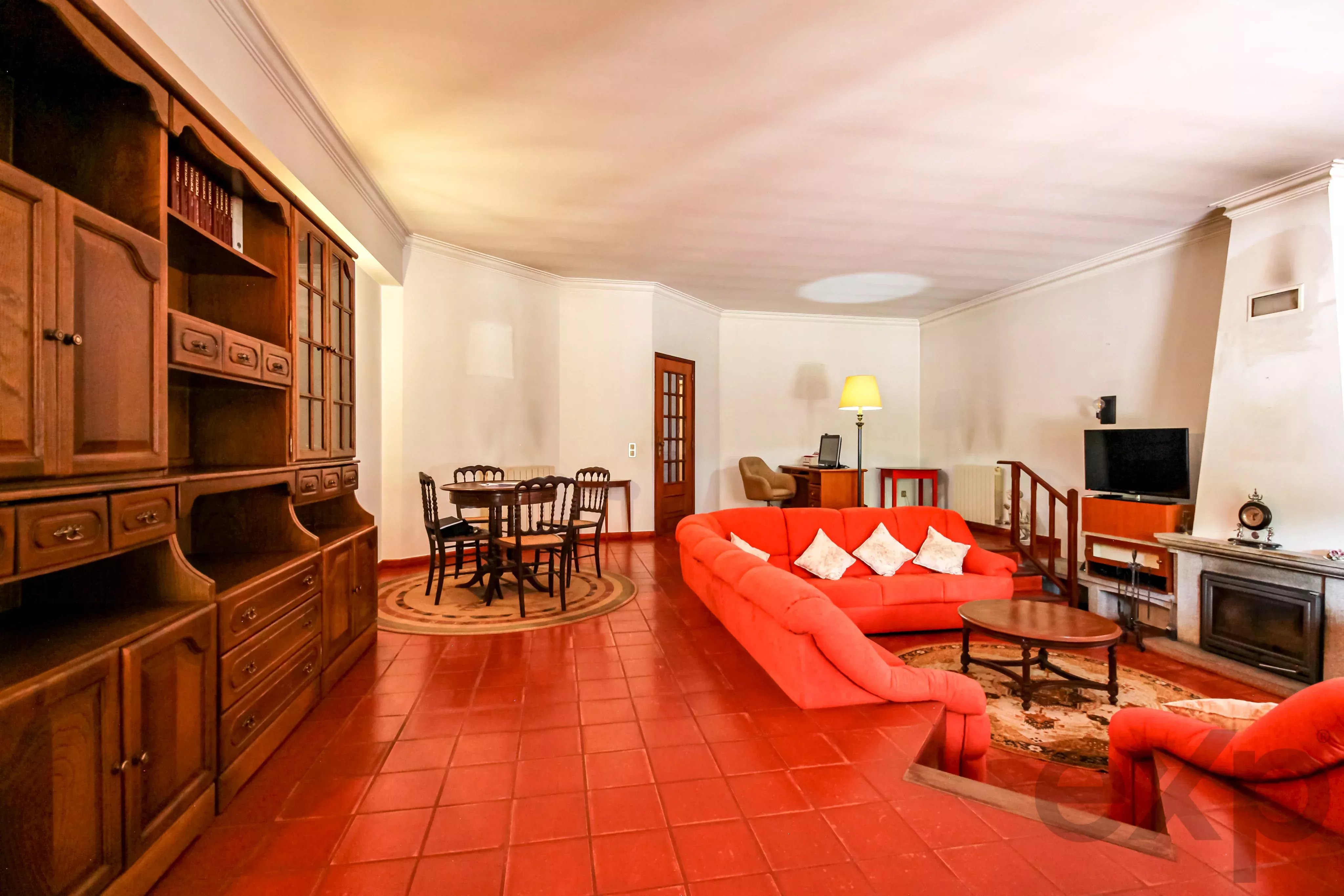 Casa tradicional portuguesa com jardim e piscina em Oliveira do Hospital
