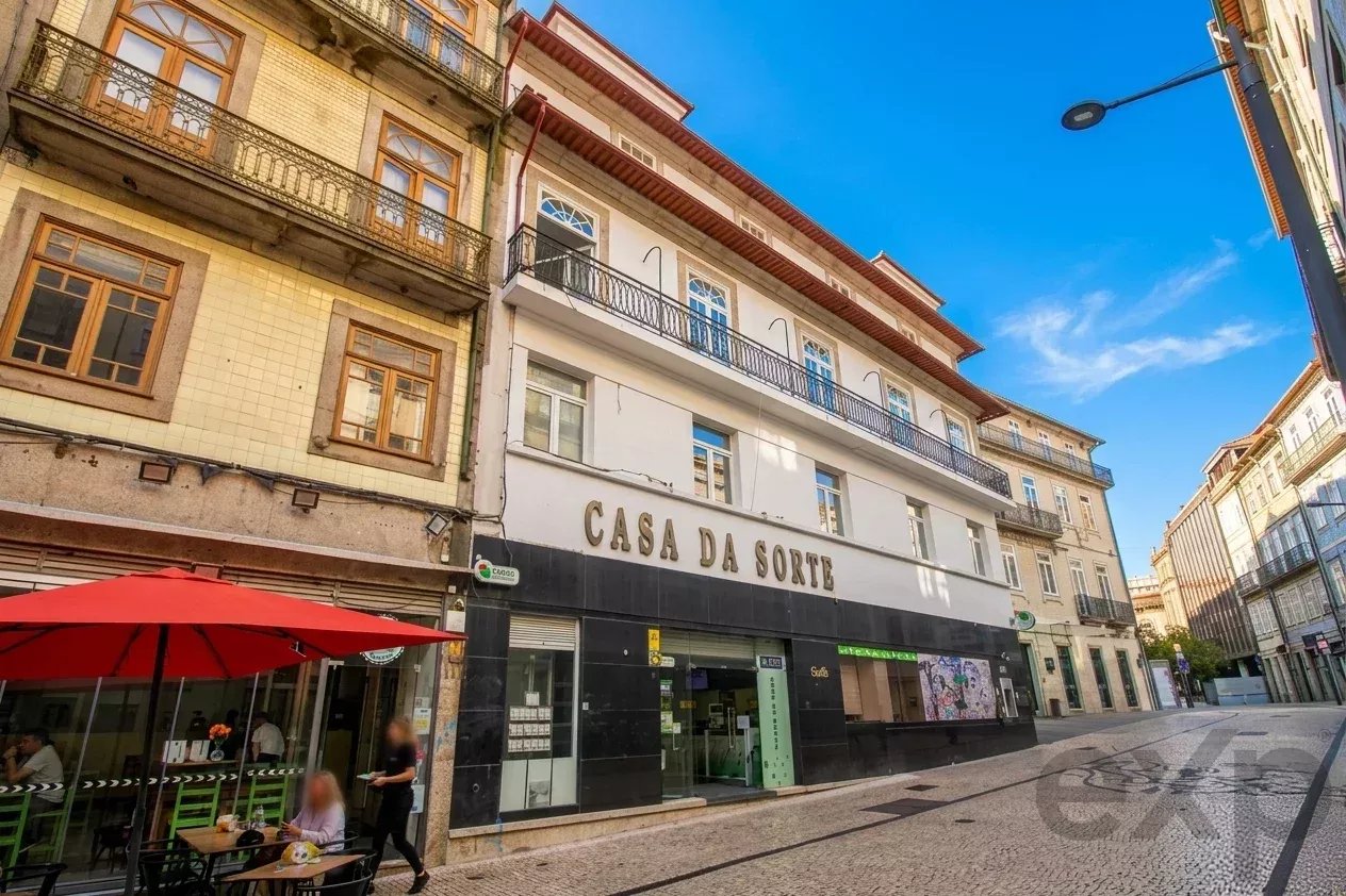 Building for sale in Porto, 188 m²