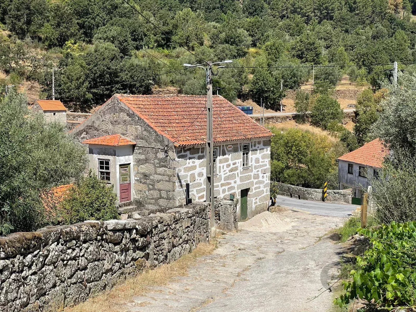 Quinta com Moradia e Terrenos | Junto aos Passadiços do Mondego | Guarda