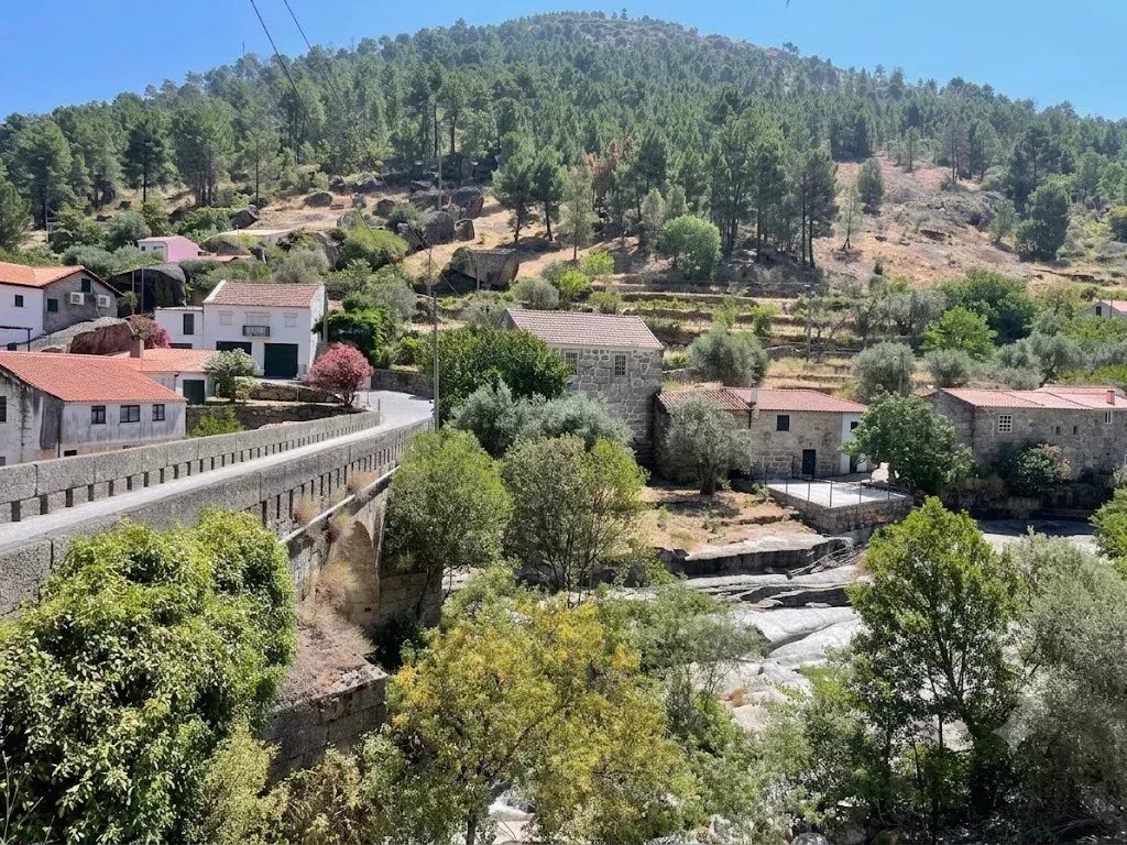 Quinta com Moradia e Terrenos | Junto aos Passadiços do Mondego | Guarda