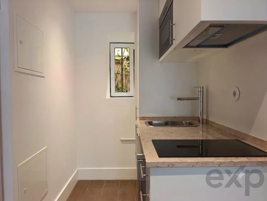 Apartamento T0 Novo a Estrear na Lapa | Junto à Basílica da Estrela