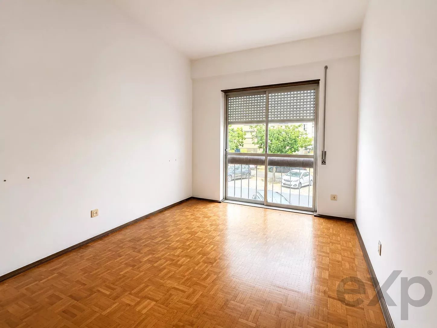 Three‑bedroom flat of 100 m² in the Liceu neighbourhood, Setúbal 87275069 image 8