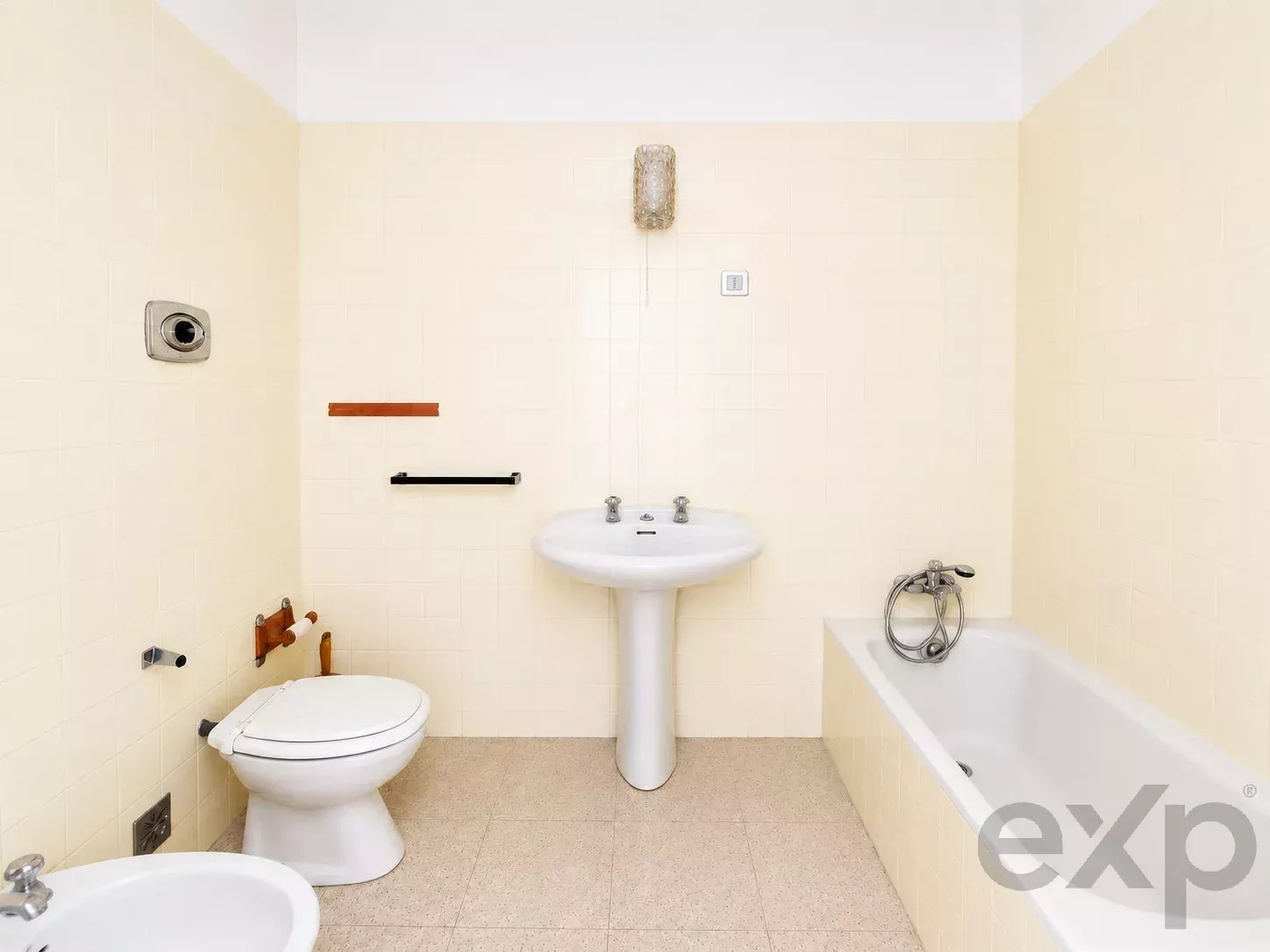 Three‑bedroom flat of 100 m² in the Liceu neighbourhood, Setúbal 87275069 image 10