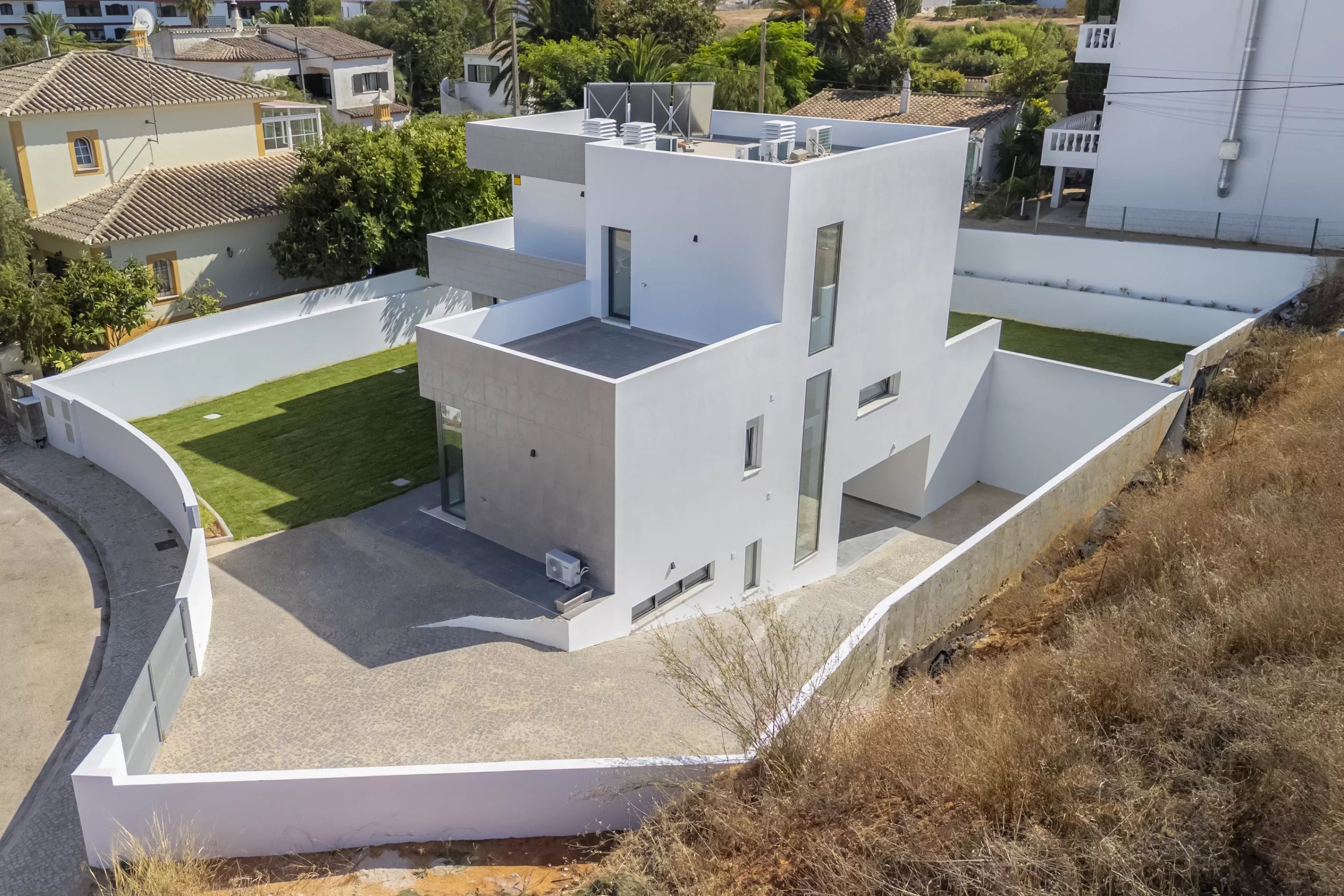 New Detached House with Private Pool, Just Steps from Meia Praia, Lagos 87275937 image 46