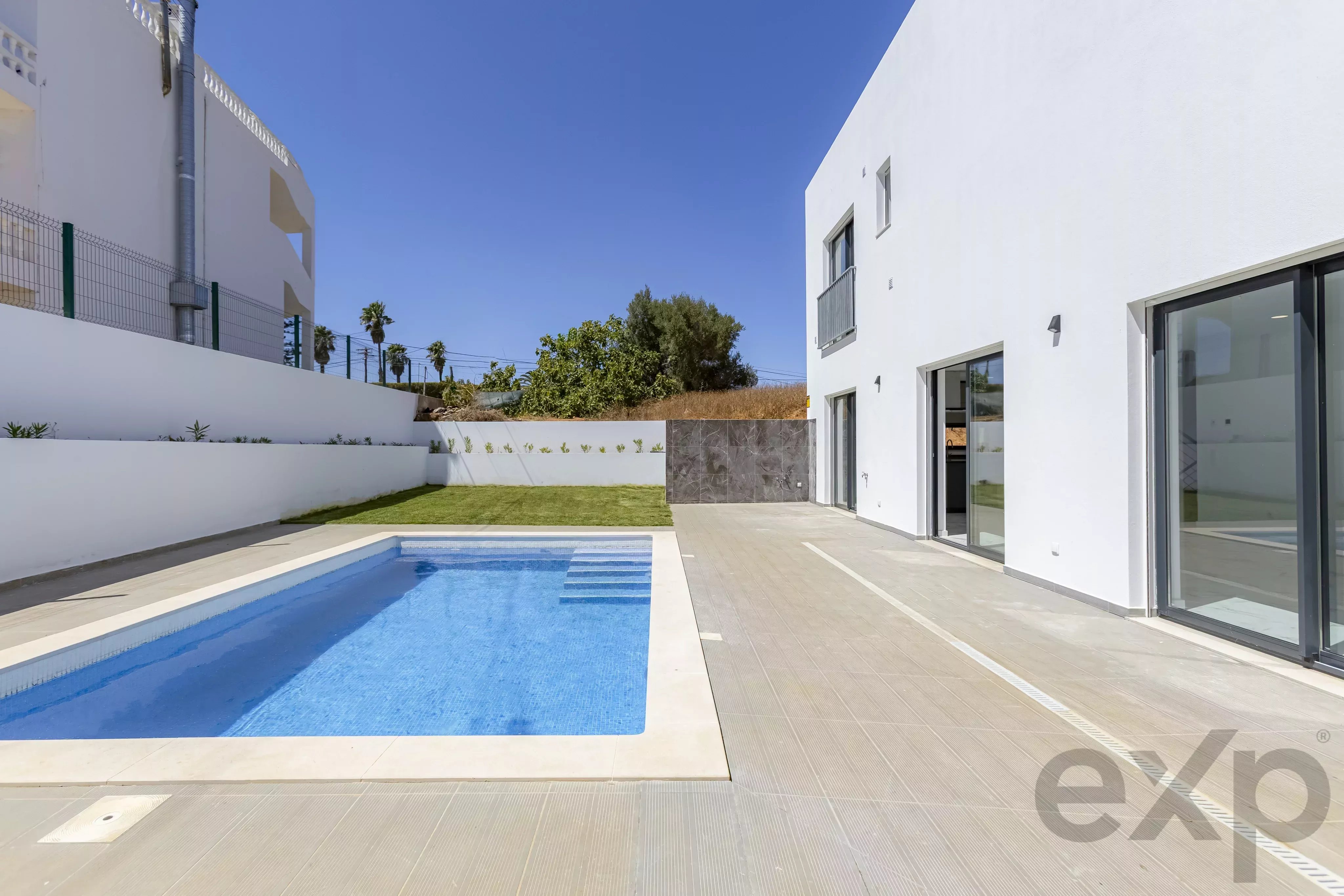 New Detached House with Private Pool, Just Steps from Meia Praia, Lagos 87275937 image 7