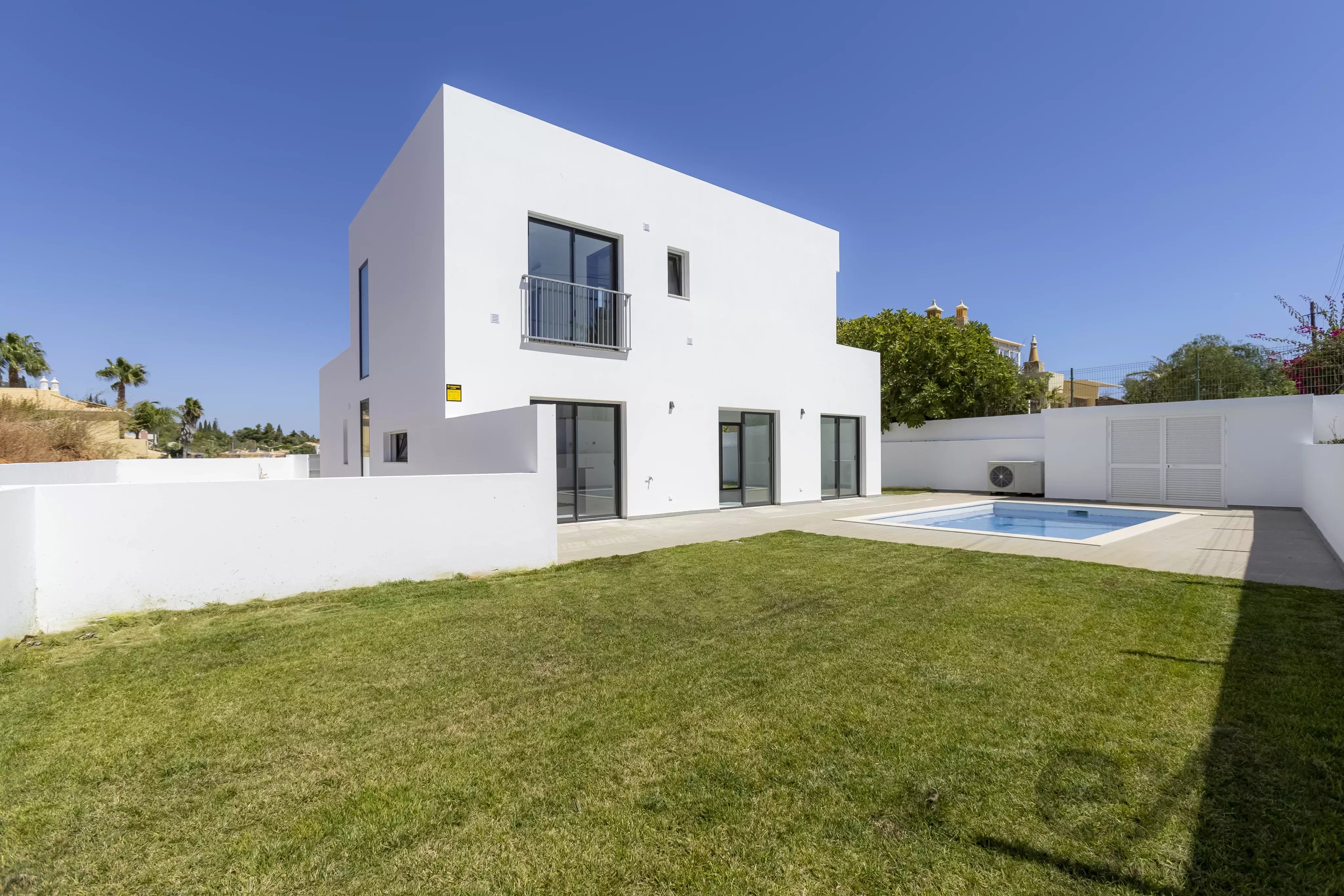 New Detached House with Private Pool, Just Steps from Meia Praia, Lagos 87275937 image 8