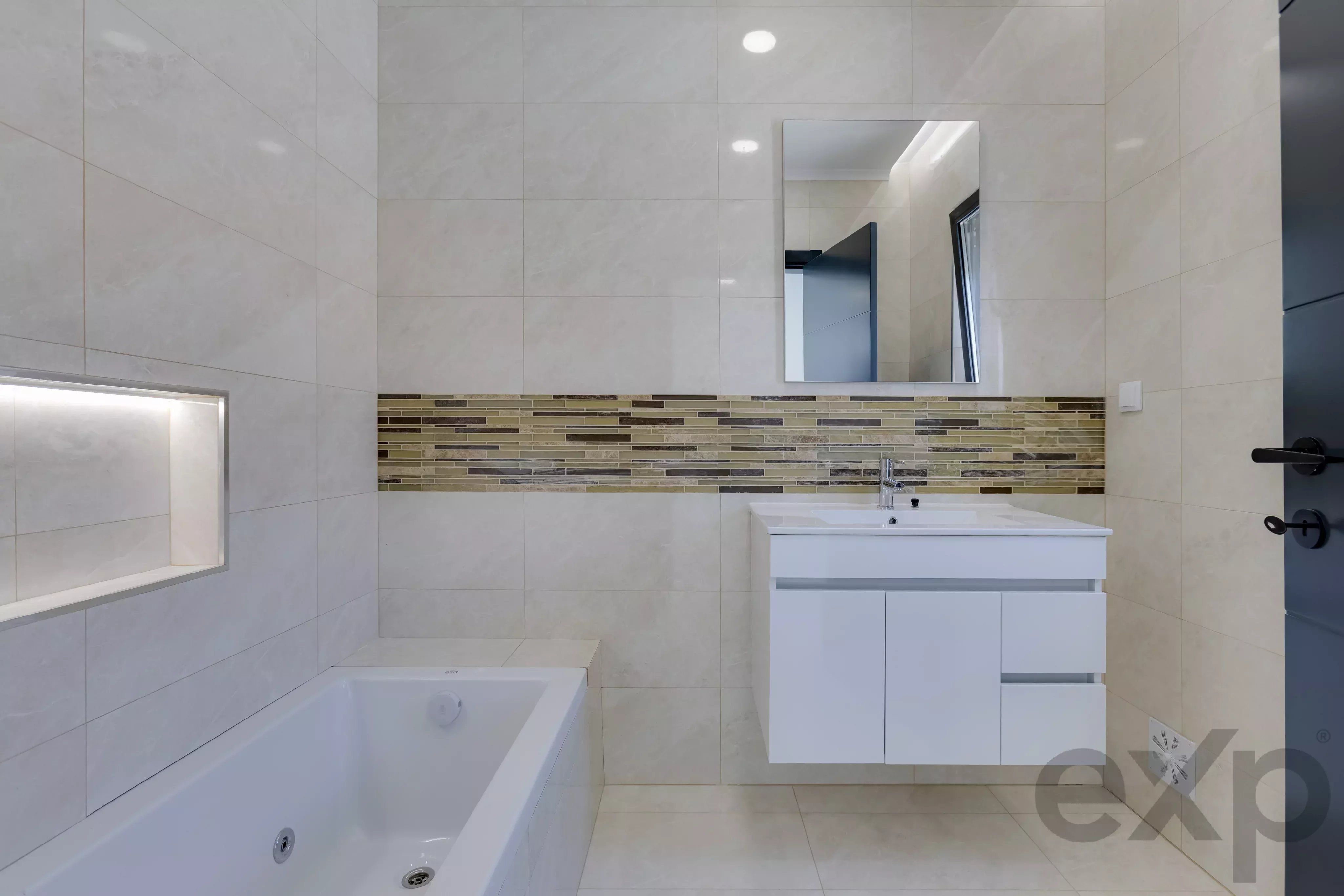 New Detached House with Private Pool, Just Steps from Meia Praia, Lagos 87275937 image 17
