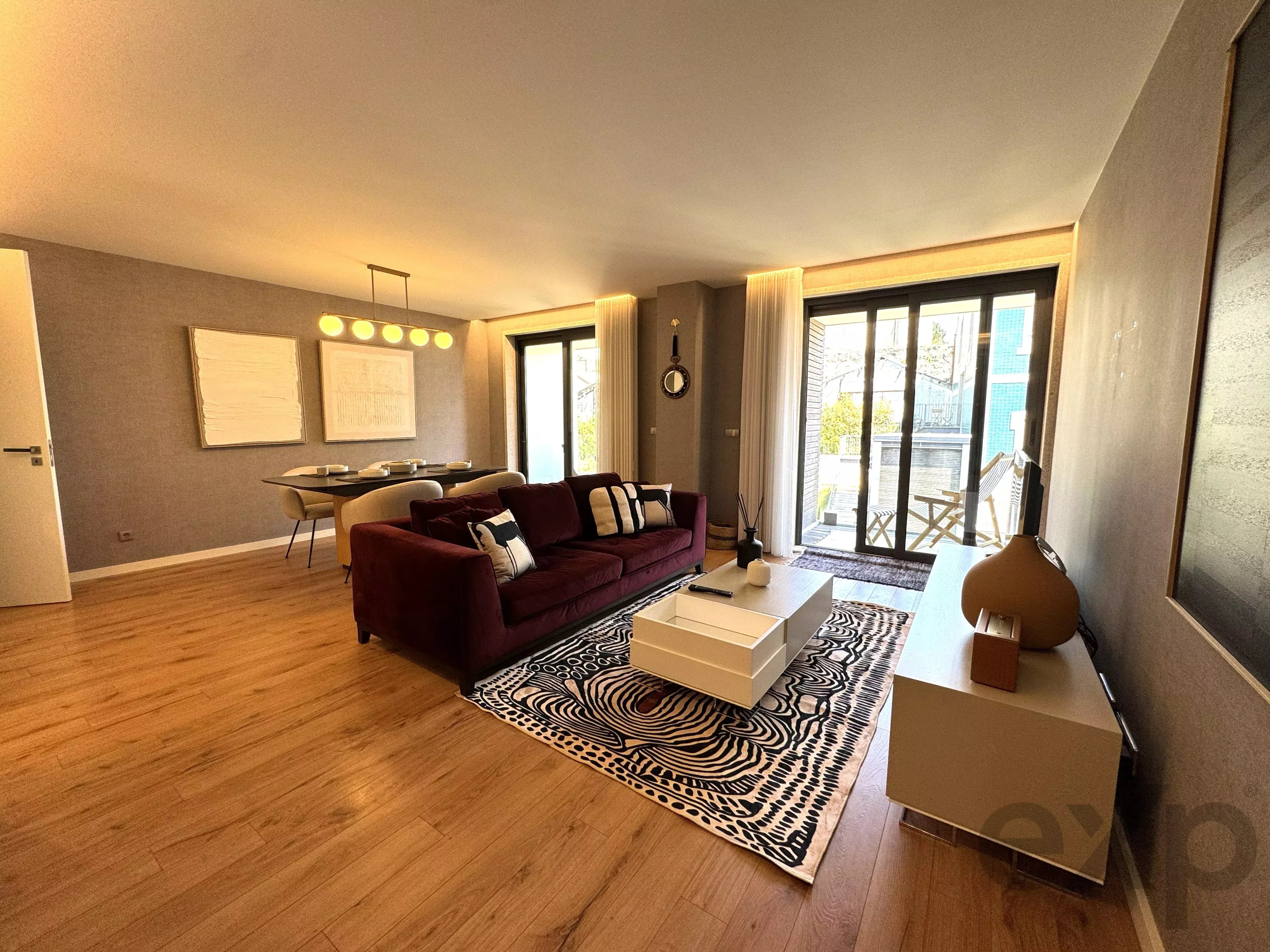 Apartamento para alugar em Porto, 132 m²