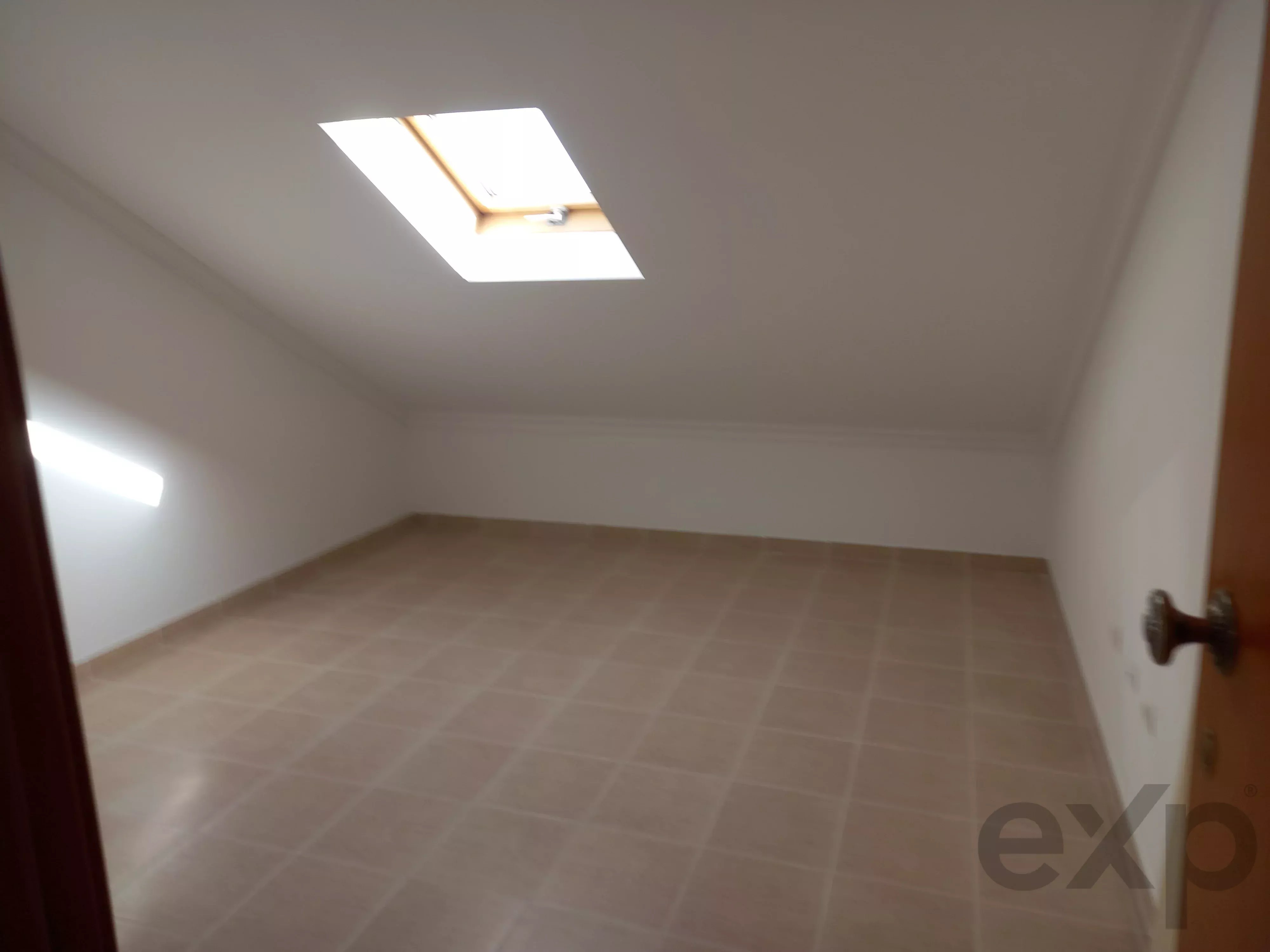 Apartamento T2 Remodelado na Baixa da Banheira – Conforto, Modernidade e Garagem Privativa e Arrecadação 87282355 image 23