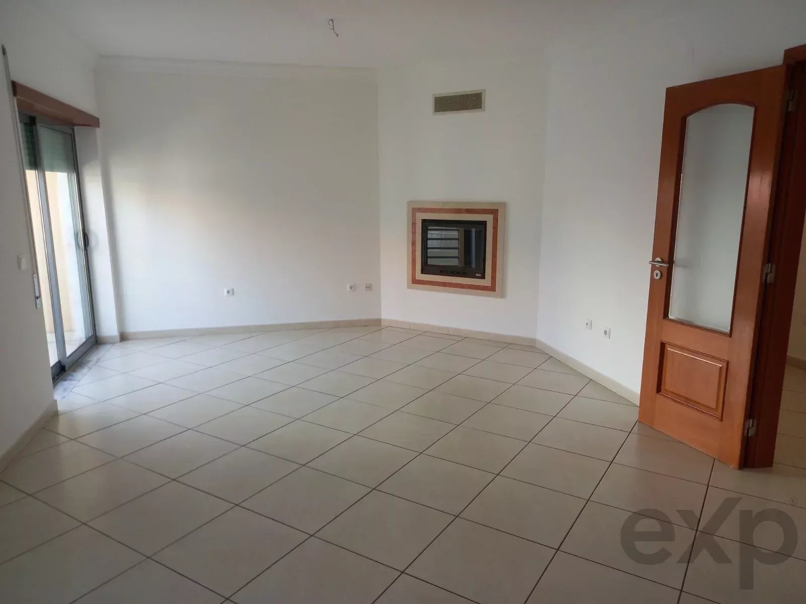 Apartamento T2 Remodelado na Baixa da Banheira – Conforto, Modernidade e Garagem Privativa e Arrecadação 87282355 image 9