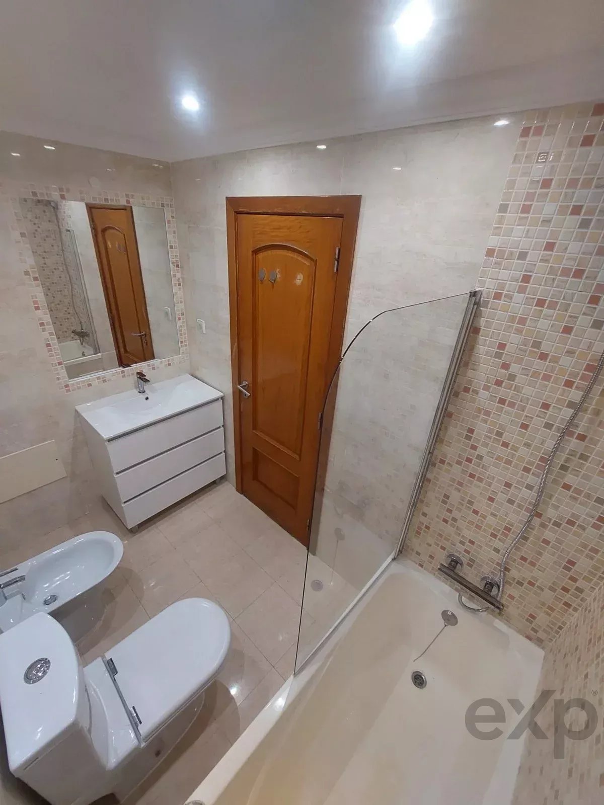 Apartamento T2 Remodelado na Baixa da Banheira – Conforto, Modernidade e Garagem Privativa e Arrecadação 87282355 image 19