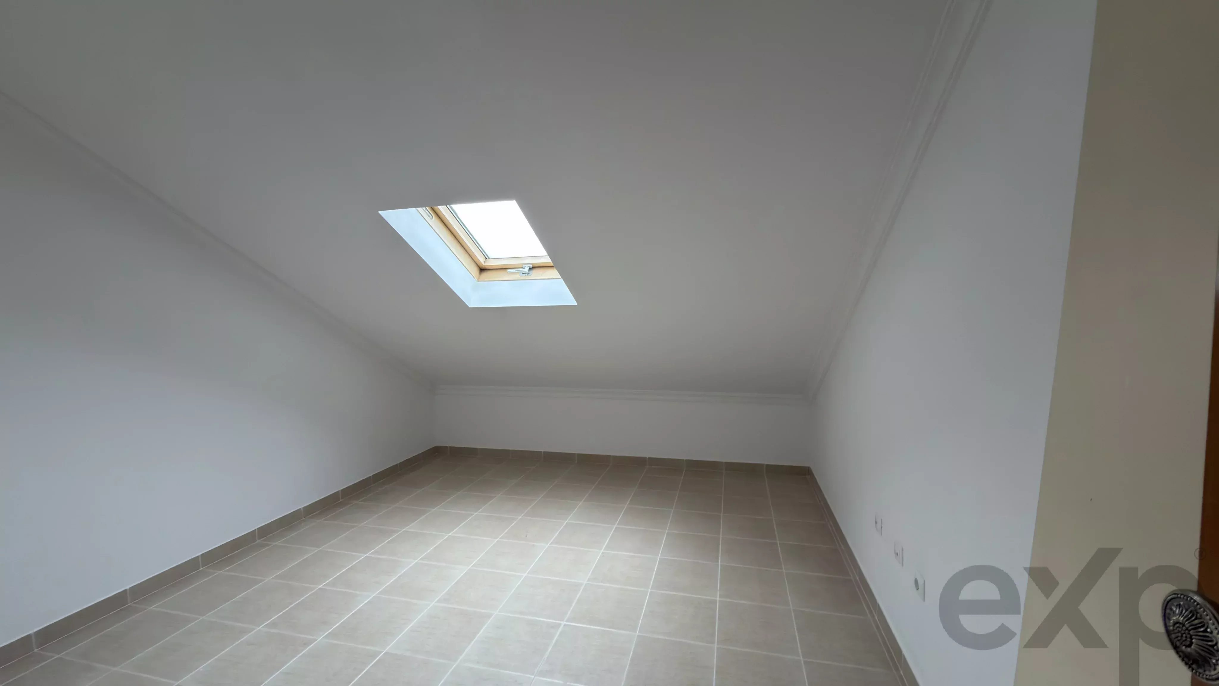Apartamento T2 Remodelado na Baixa da Banheira – Conforto, Modernidade e Garagem Privativa e Arrecadação 87282355 image 22