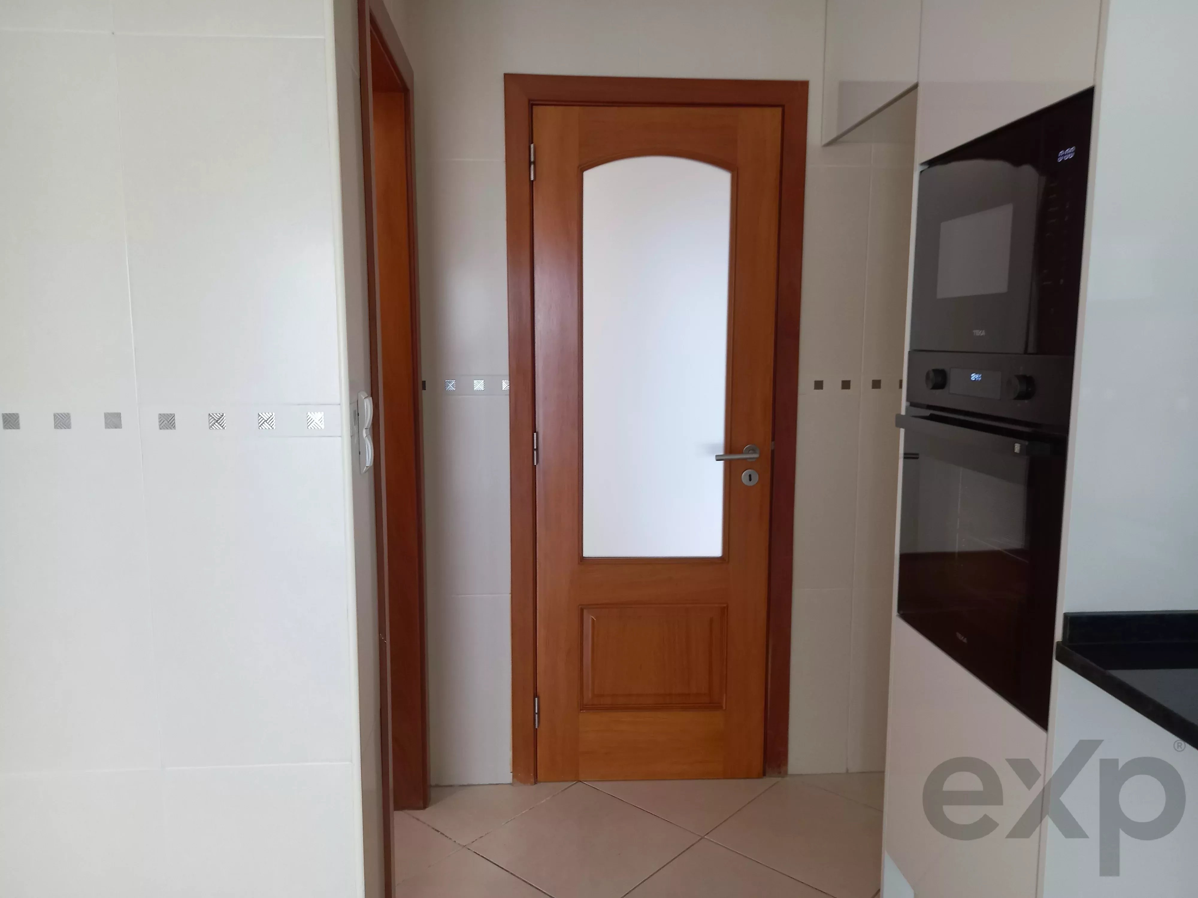 Apartamento T2 Remodelado na Baixa da Banheira – Conforto, Modernidade e Garagem Privativa e Arrecadação 87282355 image 12