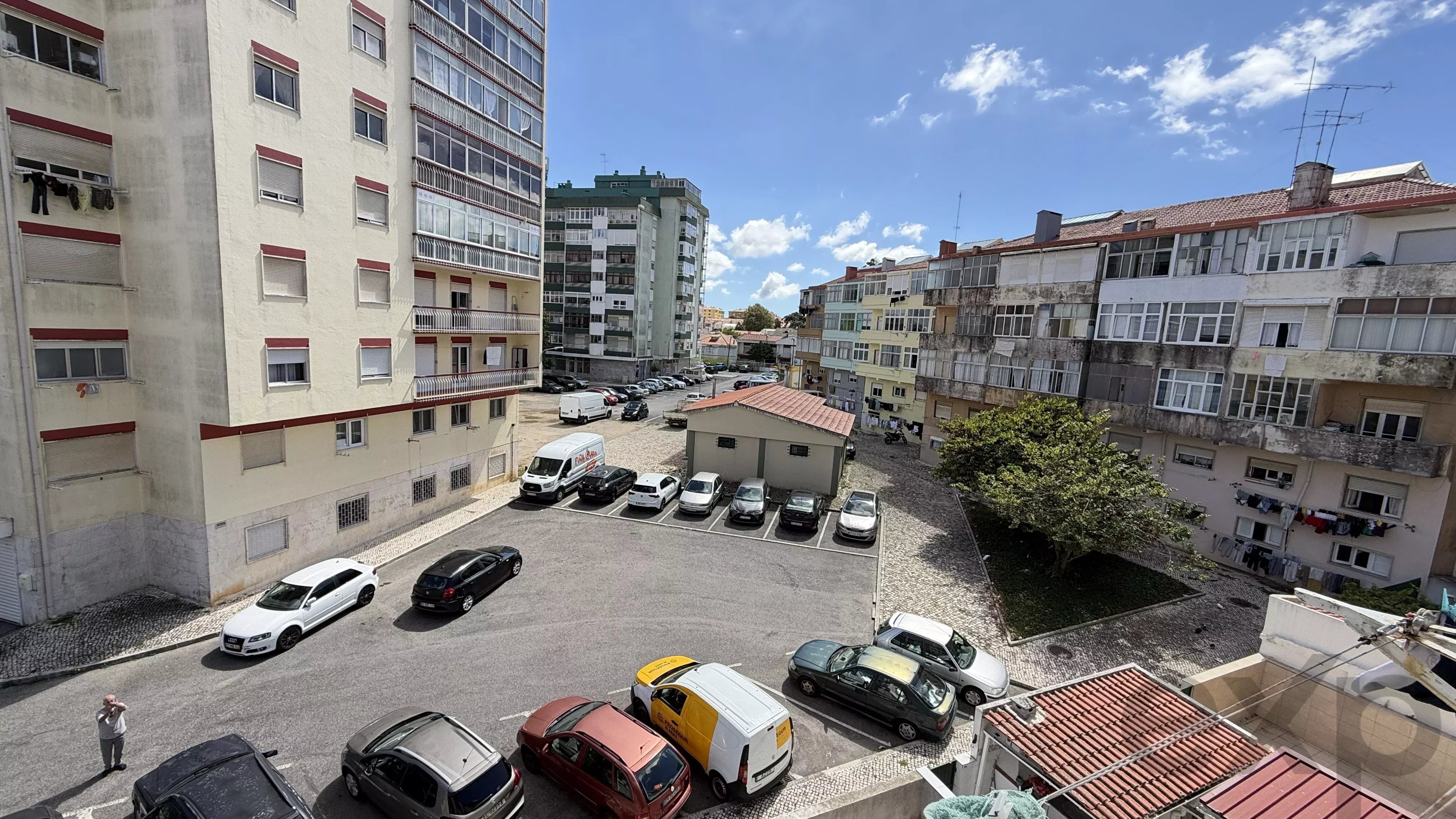 t2 com varanda e arrecadação bem localizado em Algueirão, Men Martins 87301157 image 20
