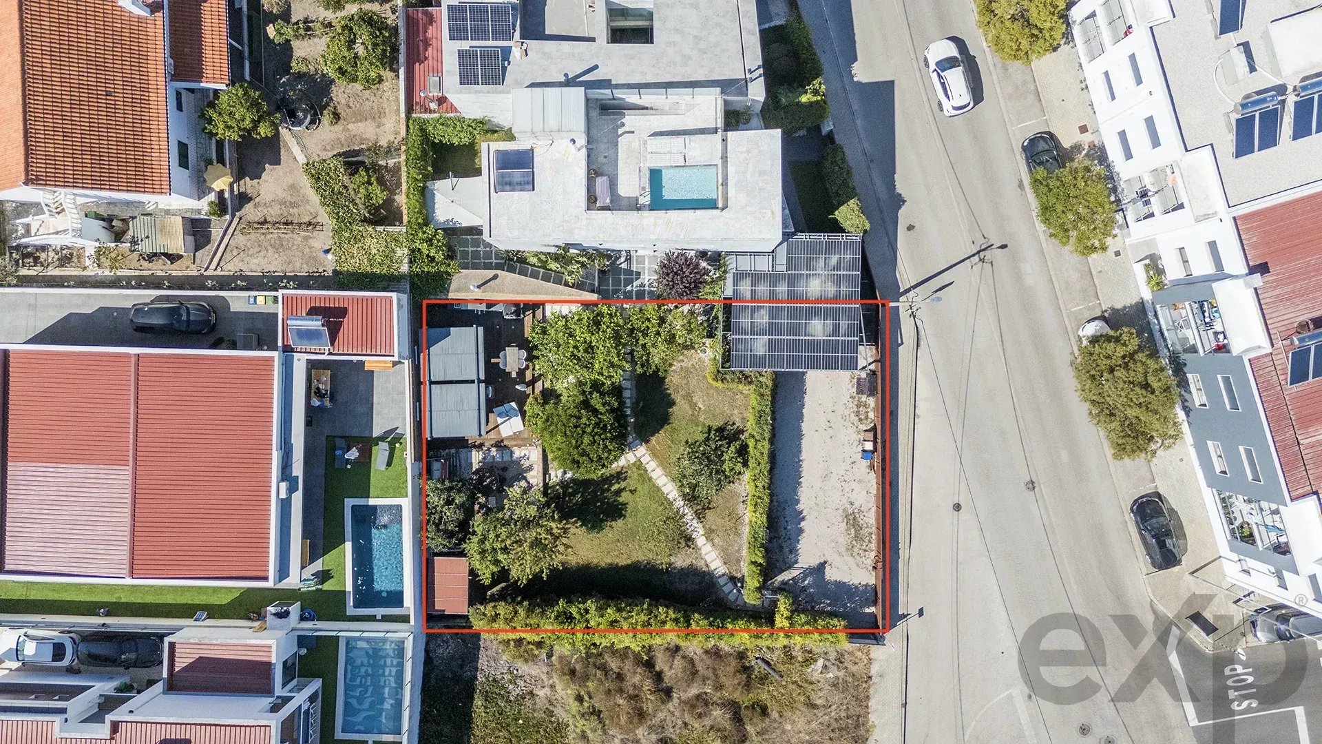 Terreno à venda em Fernão Ferro, 501 m²