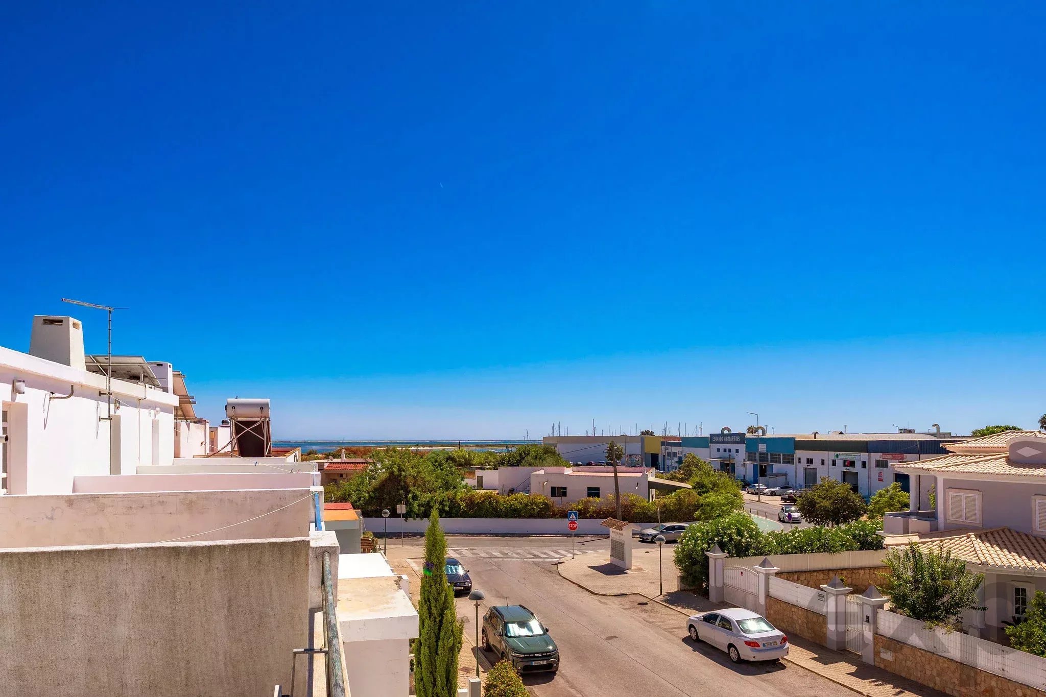 Moradia T2+1 com quintal e terraços com vista mar em Olhão, junto à Ria Formosa! 87332254 image 42