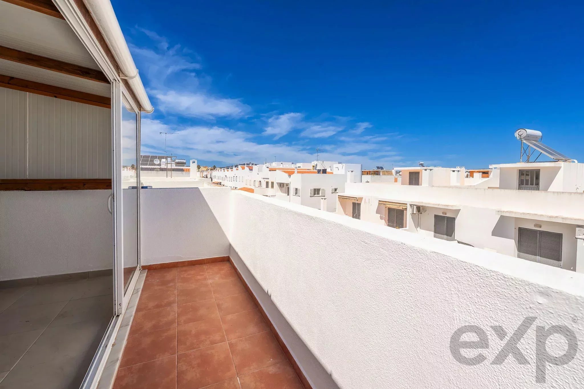 Moradia T2+1 com quintal e terraços com vista mar em Olhão, junto à Ria Formosa! 87332254 image 35