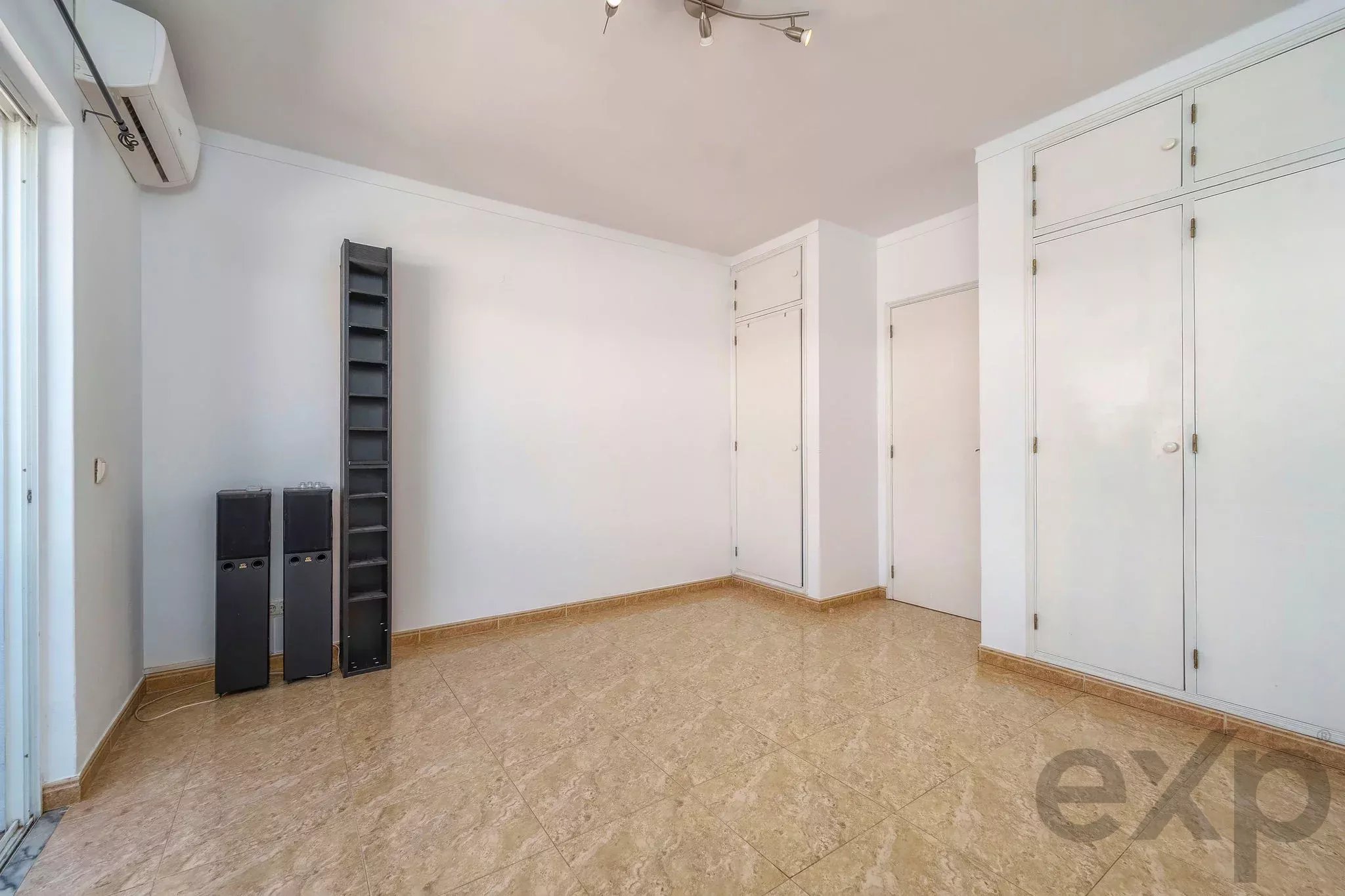 Moradia T2+1 com quintal e terraços com vista mar em Olhão, junto à Ria Formosa! 87332254 image 21