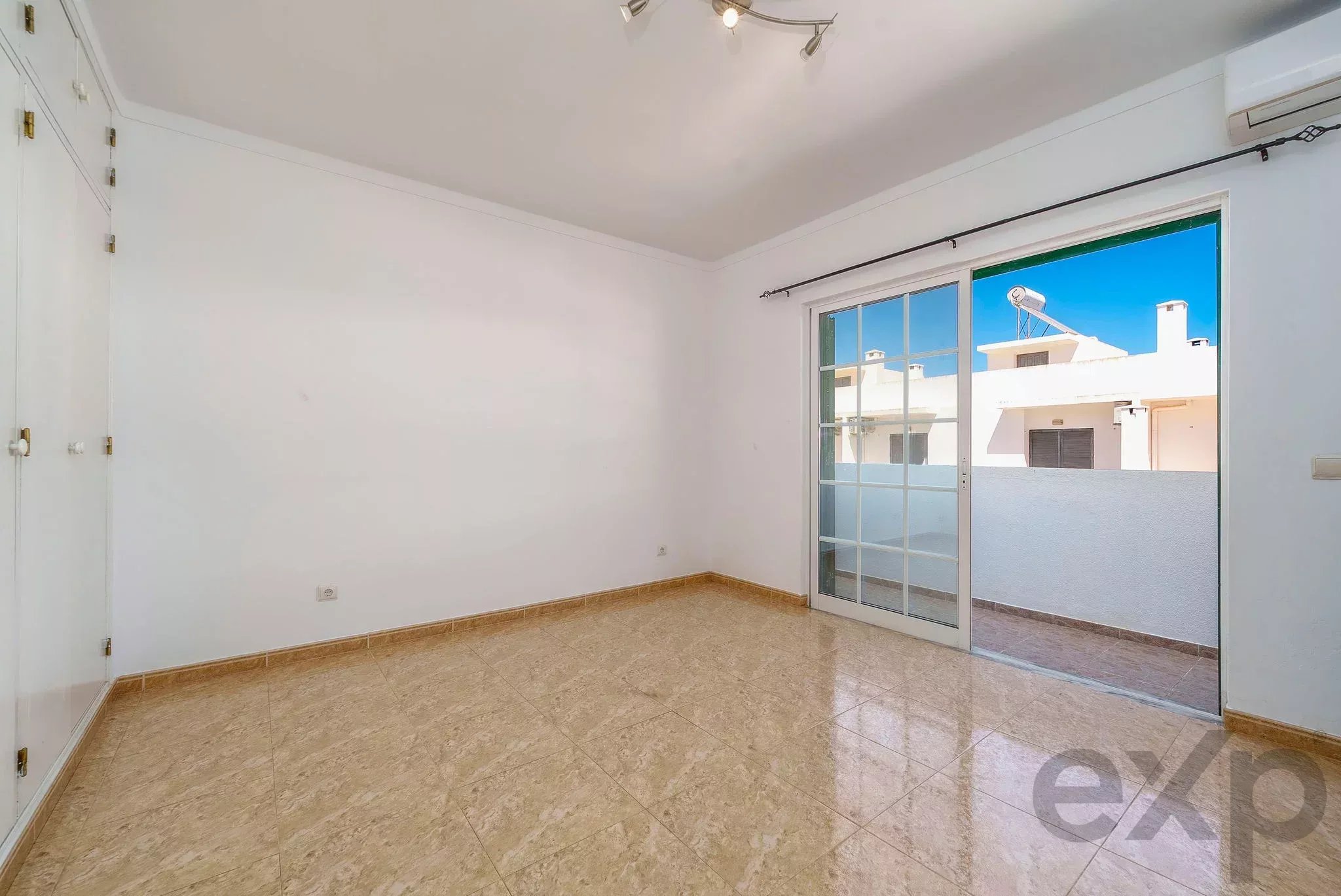 Moradia T2+1 com quintal e terraços com vista mar em Olhão, junto à Ria Formosa! 87332254 image 20