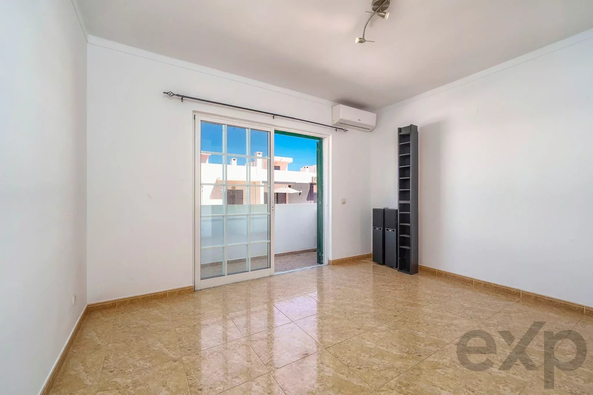 Moradia T2+1 com quintal e terraços com vista mar em Olhão, junto à Ria Formosa! 87332254 image 22