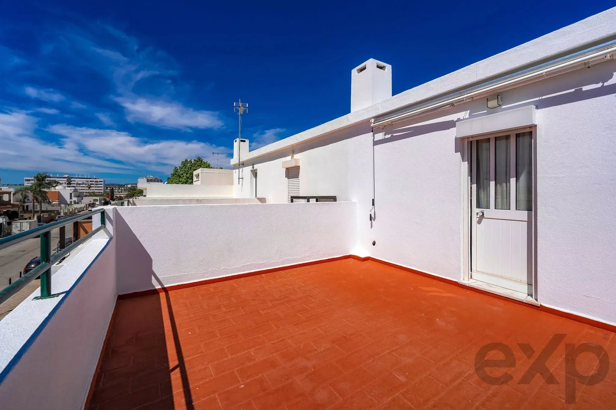 Moradia T2+1 com quintal e terraços com vista mar em Olhão, junto à Ria Formosa! 87332254 image 41