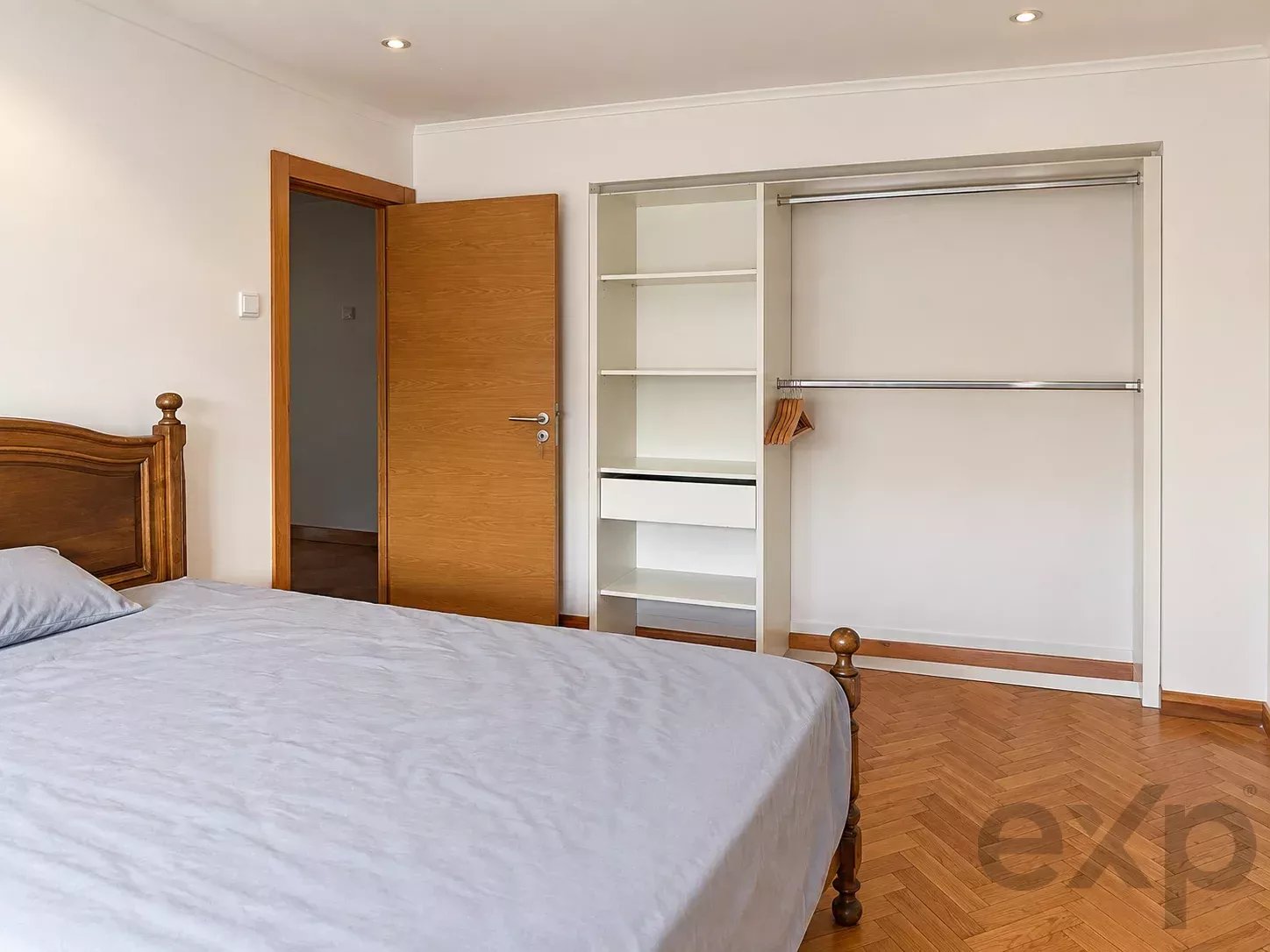 T2+1 de Gaveto em Alvalade com Sótão de Grande Dimensão,  Potencial de Valorização e Rentabilização 87339194 image 4