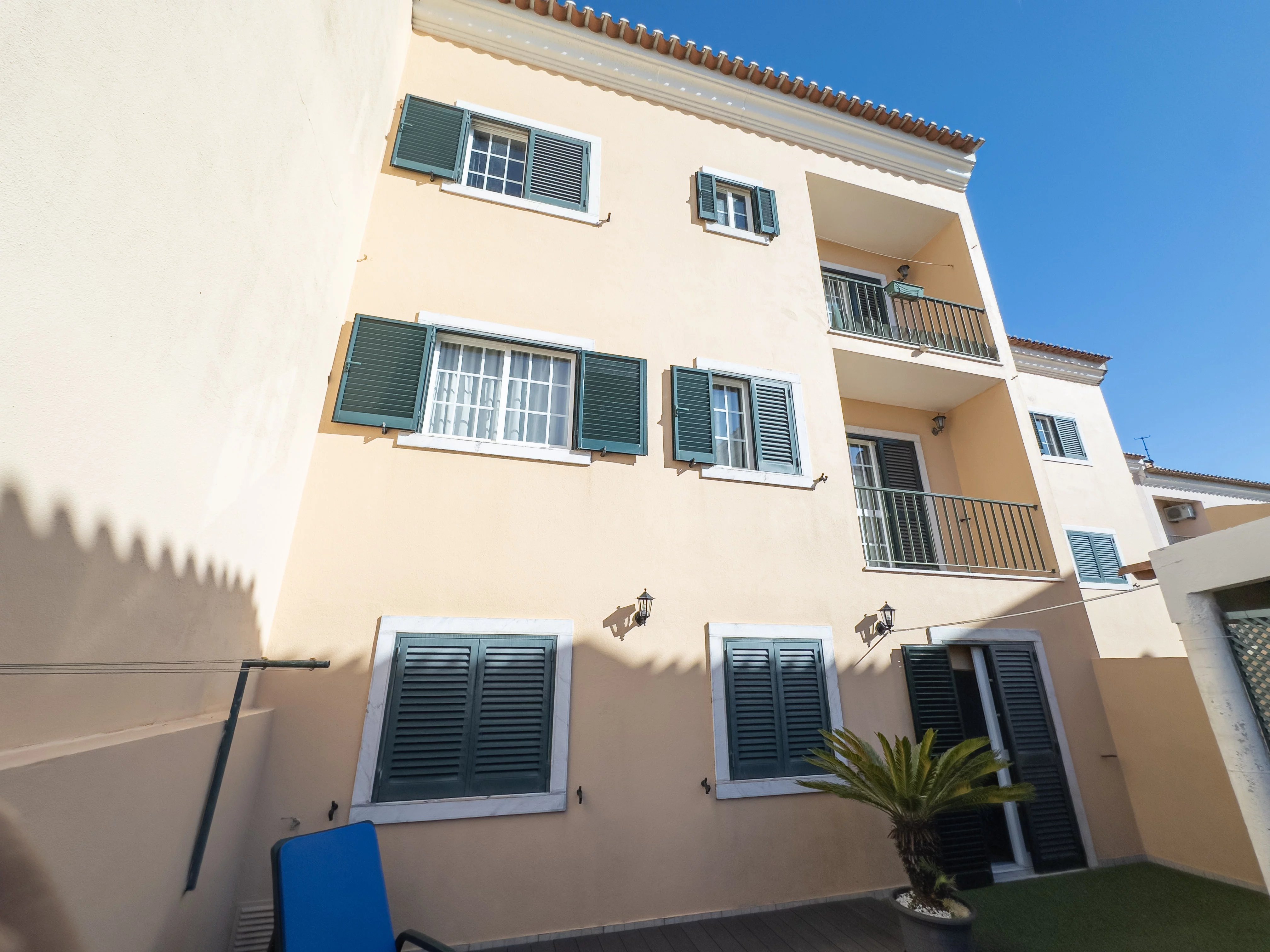 Residential House for sale in Rio de Mouro, 226 m²