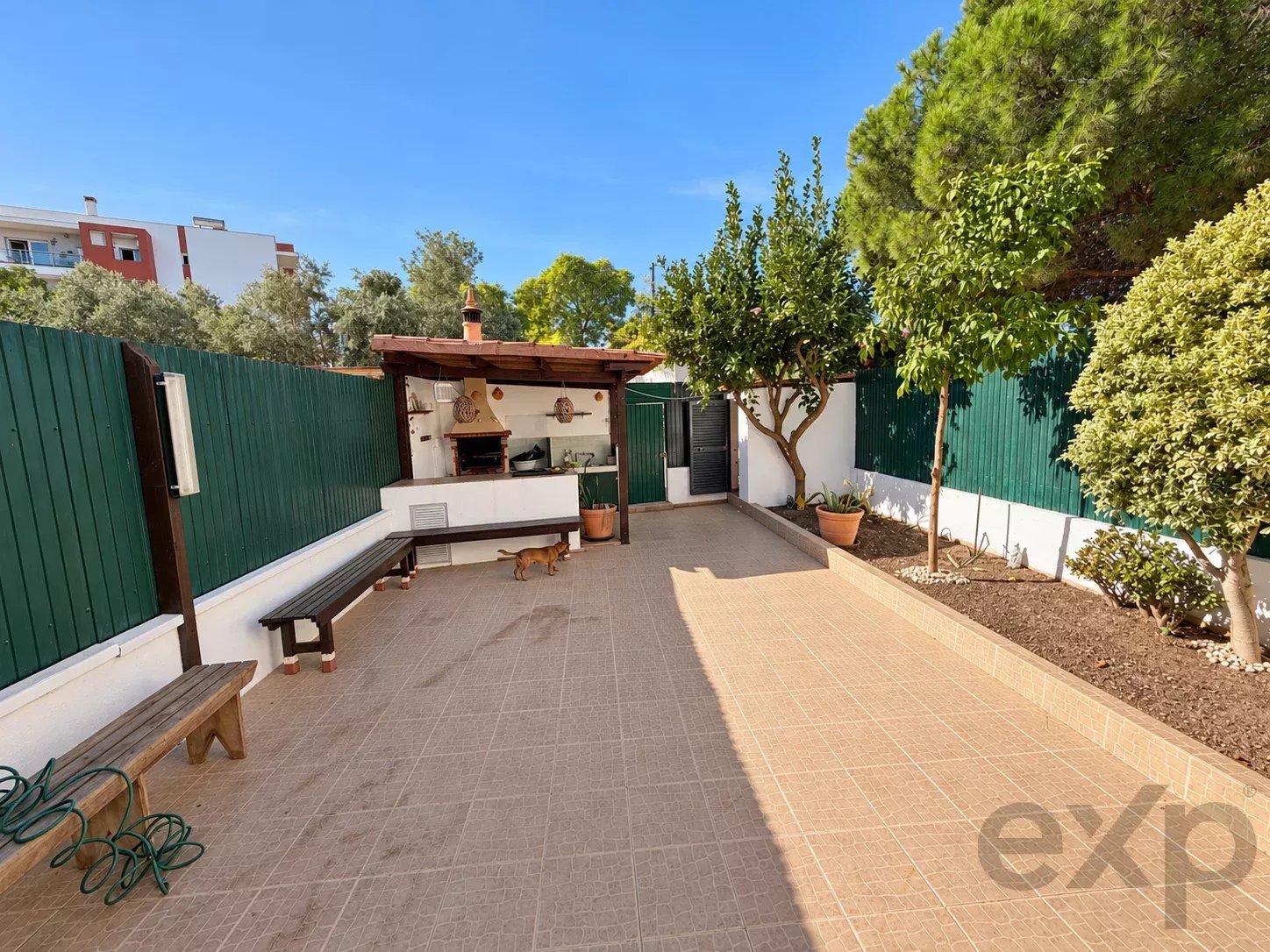Moradia T3+1 com áreas surpreendentes, enorme cave, garagem e amplo espaço exterior nas Gambelas 87355360 image 19