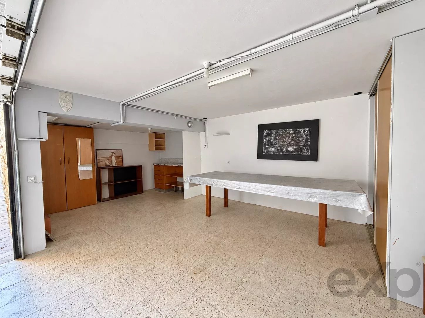 Moradia T3+1 com áreas surpreendentes, enorme cave, garagem e amplo espaço exterior nas Gambelas 87355360 image 24