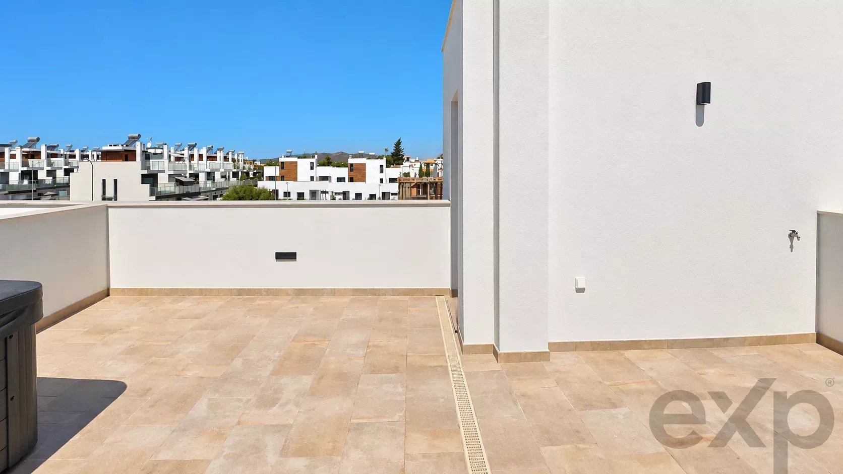 Moradia T3 nova com rooftop e jacuzzi a 5 minutos da Praia da Fuseta 87355374 image 16