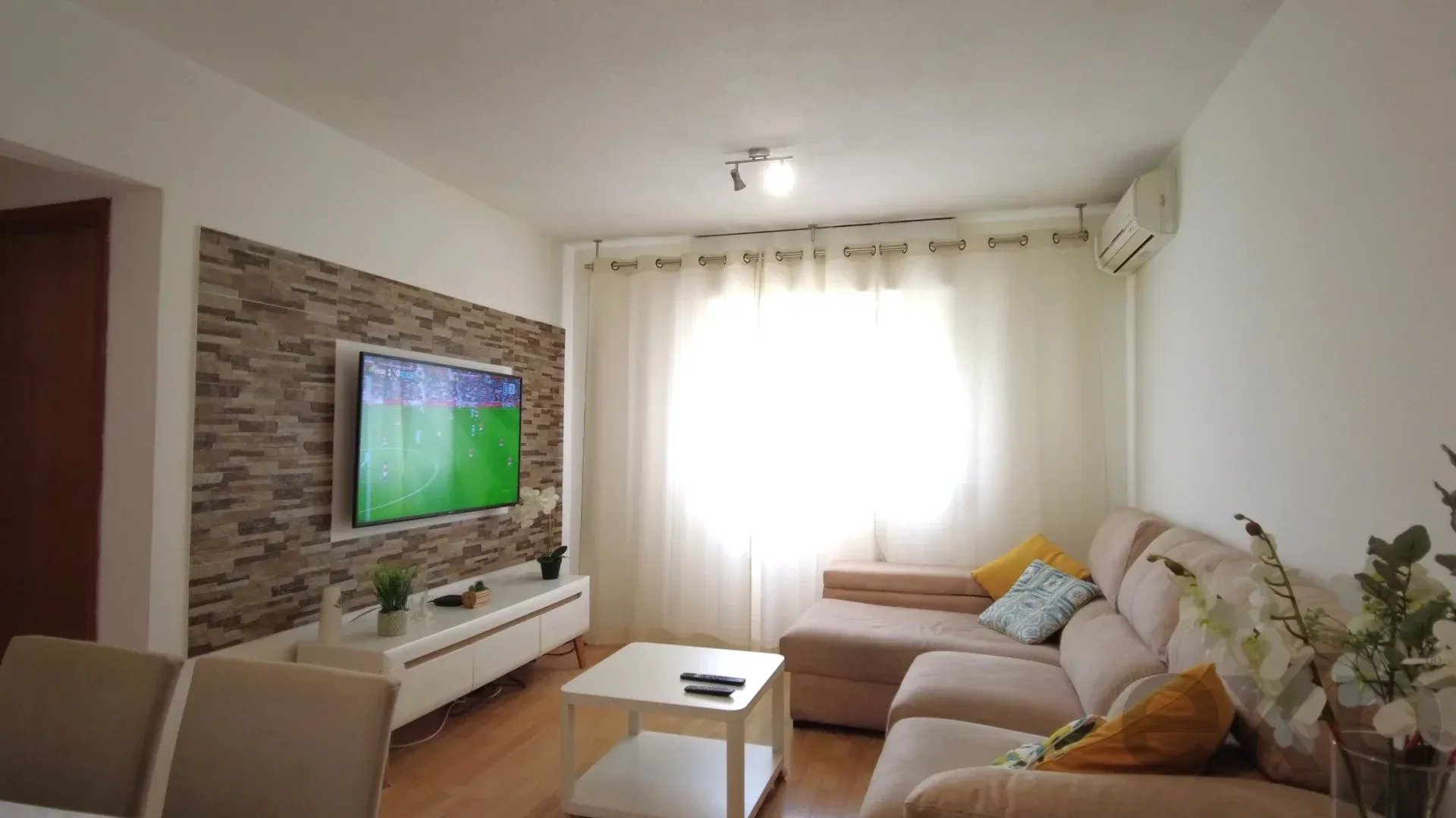 Apartment for rent in Santo António dos Cavaleiros e Frielas, 53 m²