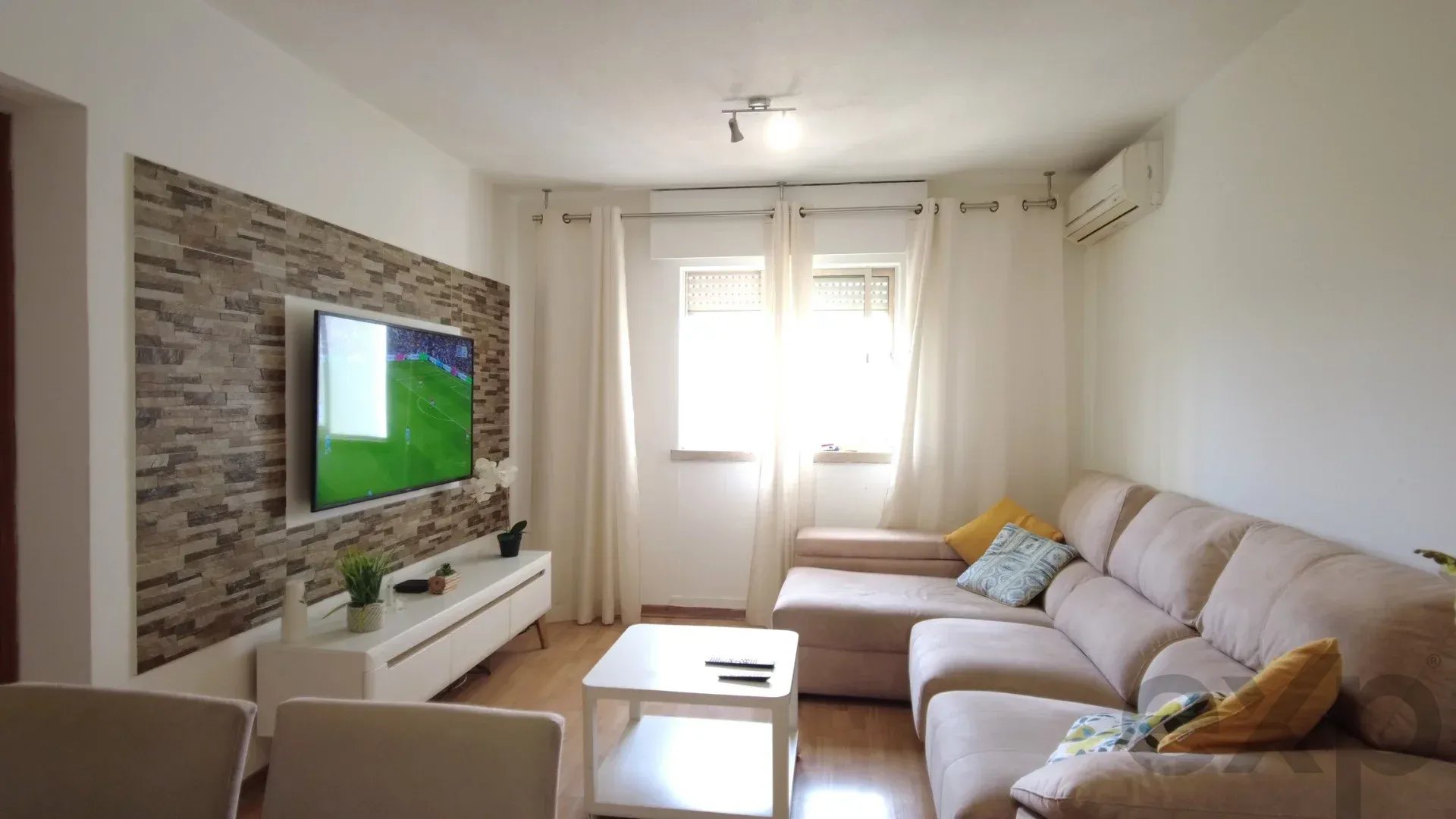 Apartment for rent in Santo António dos Cavaleiros e Frielas, 53 m²