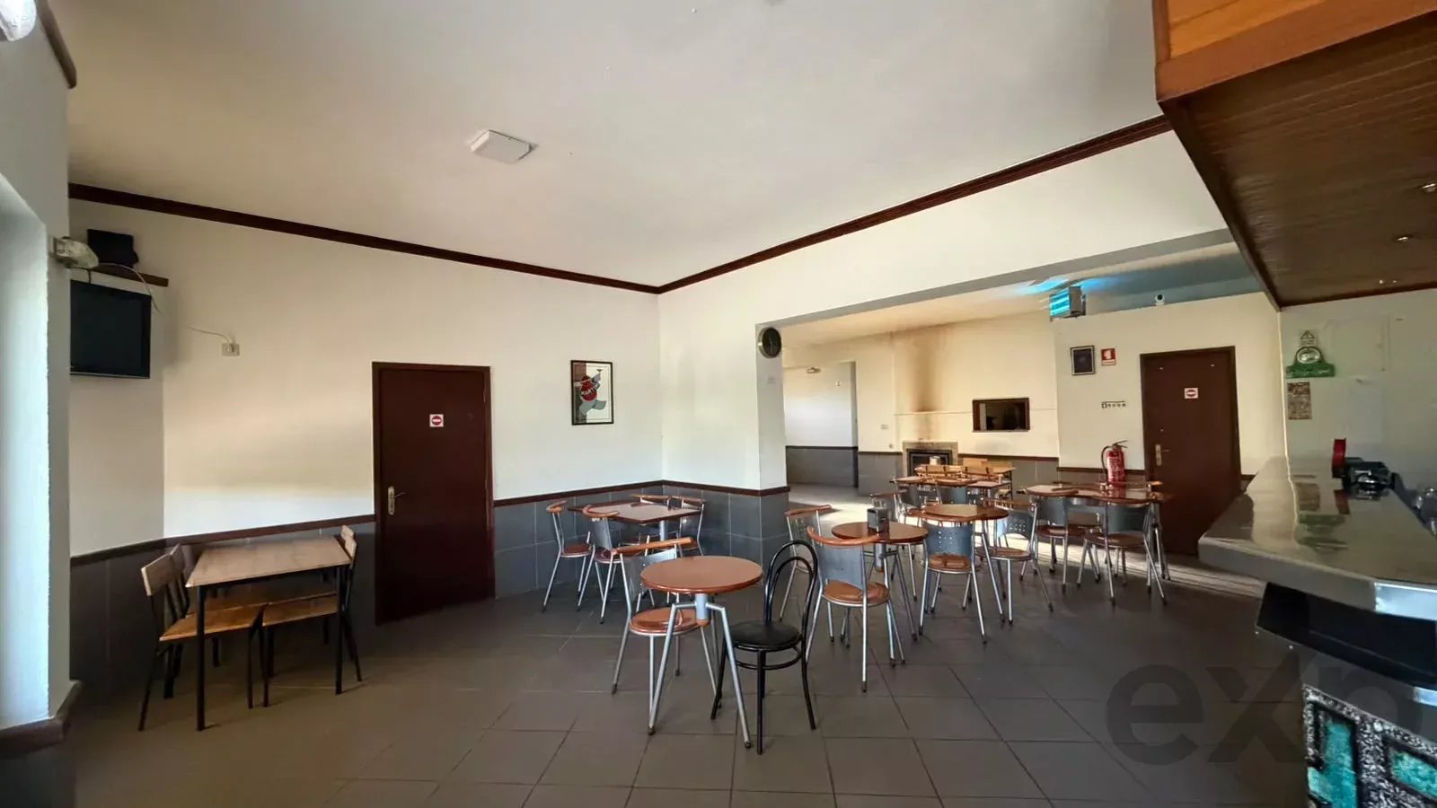 Loja de comércio à venda em Anissó e Soutelo, 120 m²
