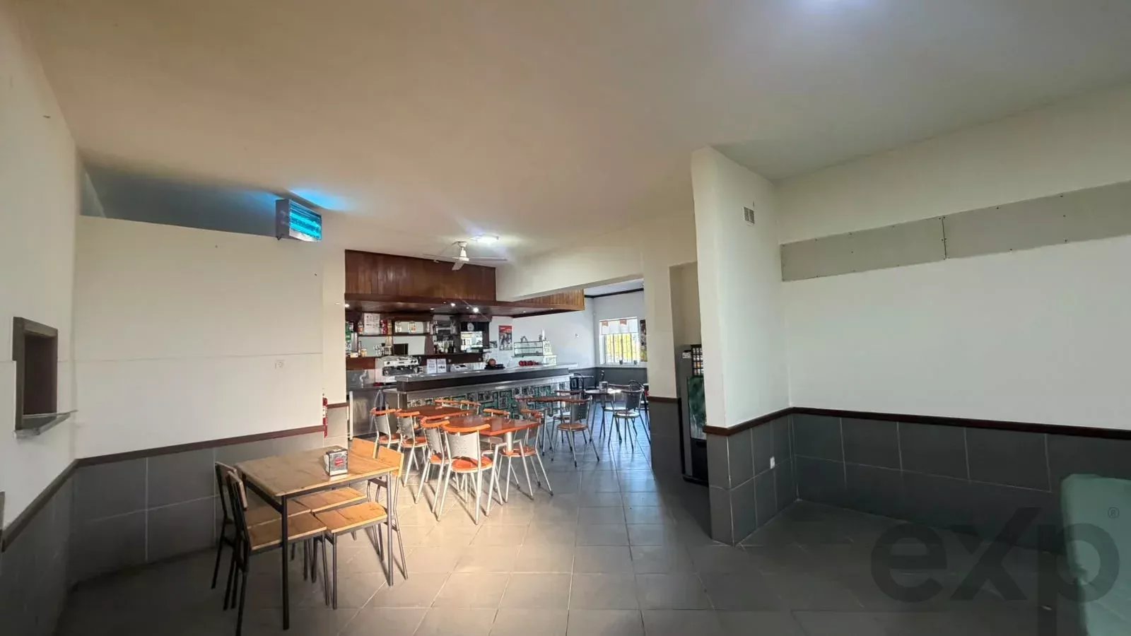 Loja de comércio à venda em Anissó e Soutelo, 120 m²