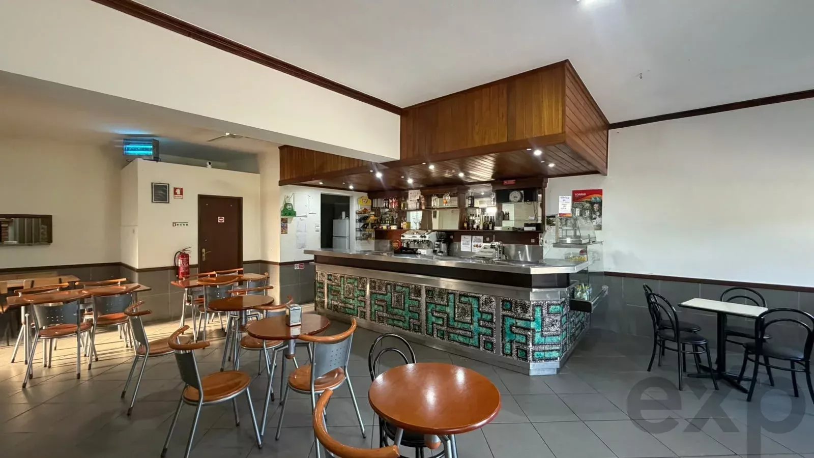 Loja de comércio à venda em Anissó e Soutelo, 120 m²