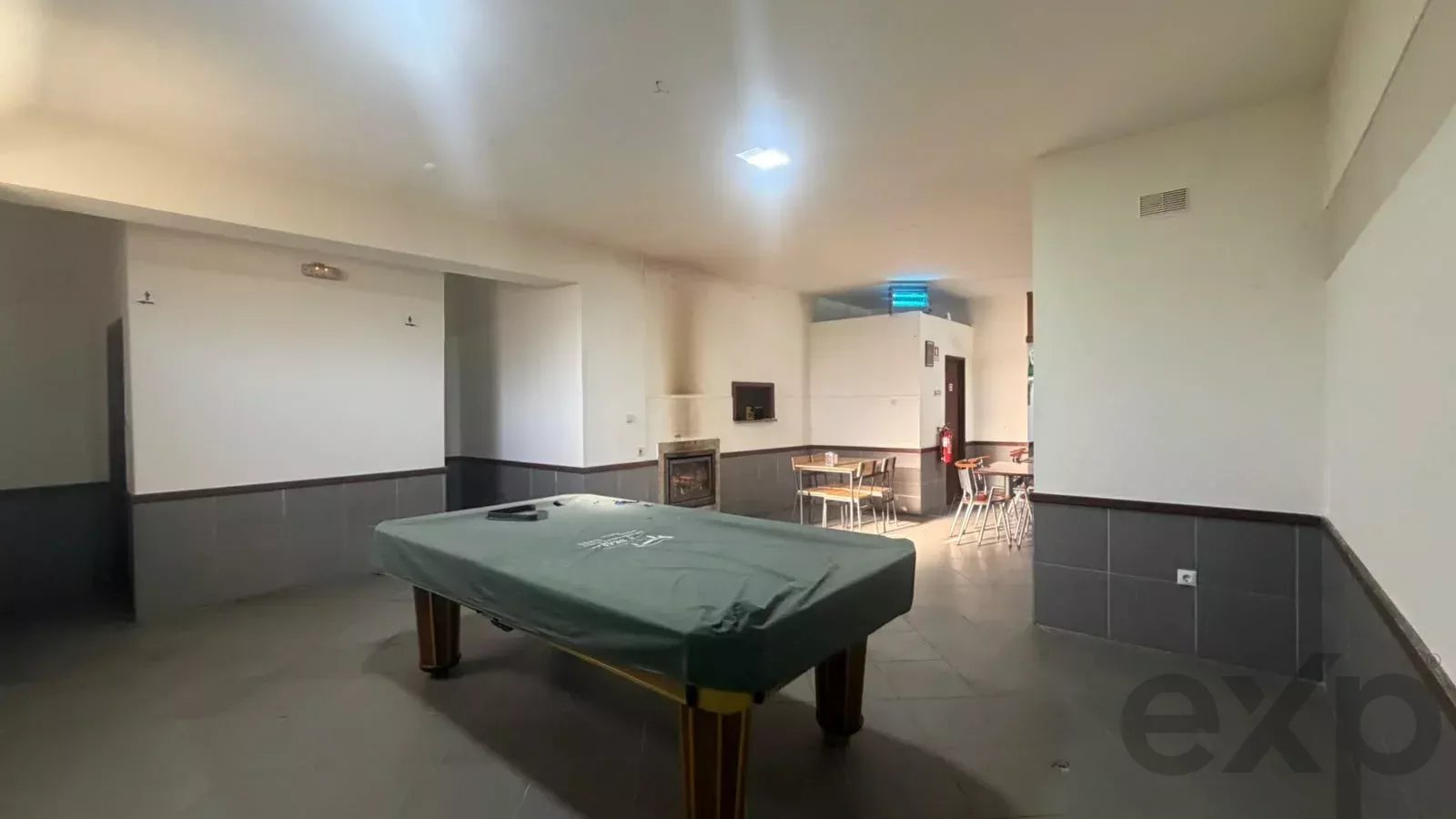 Loja de comércio à venda em Anissó e Soutelo, 120 m²