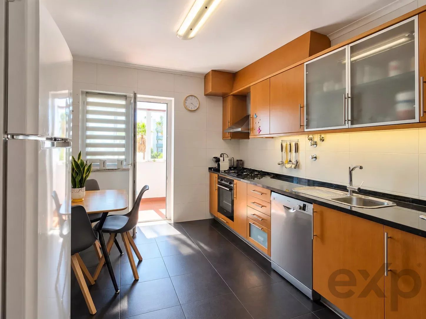 Apartamento T2 espaçoso e luminoso em condomínio fechado com piscina, estacionamento privativo 87359054 image 11